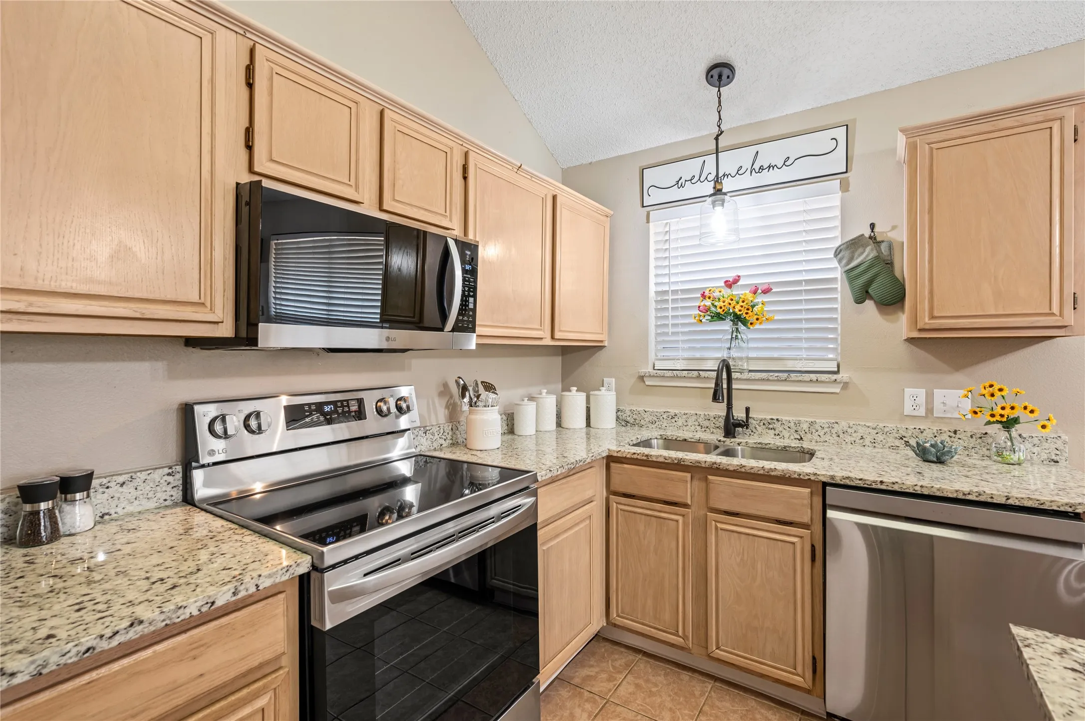 Single Family Residence For Sale in Tarrant County , 8112 Heritage Place Drive, Fort Worth, Texas 76137, 4 Bedroom, 2 Bathroom, 2 Garage spaces, 1,825 Sqft, built in 1995, mls#21329360, Real Estate Agent in Fort Worth, Homes For Sale in Tarrant county, Homes For Sale in Fort Worth, Realtor in Fort Worth Texas, Real Estate Brokerage Independent Realty Texas, Luminita Cordes Realtor