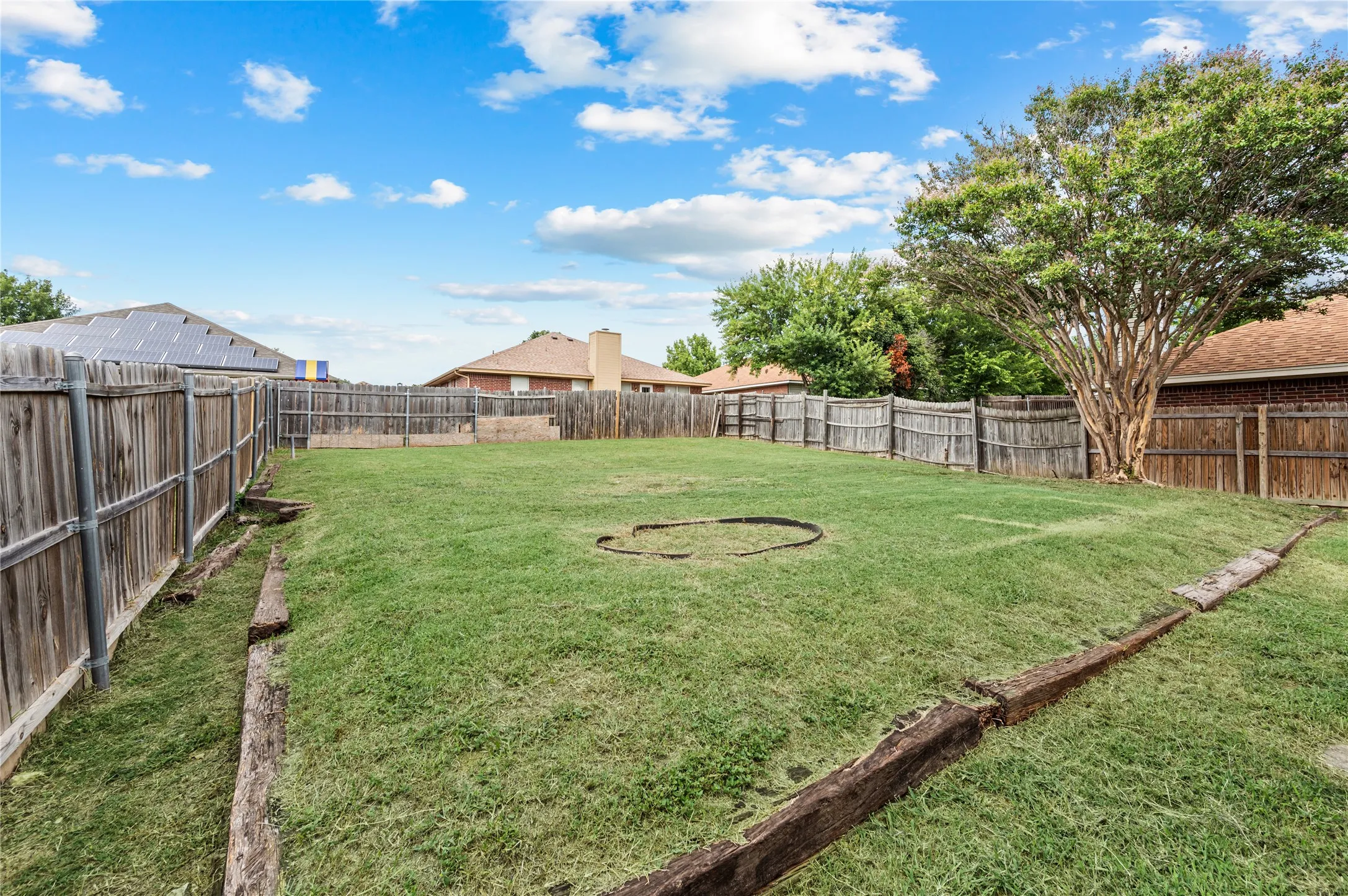 Single Family Residence For Sale in Tarrant County , 8112 Heritage Place Drive, Fort Worth, Texas 76137, 4 Bedroom, 2 Bathroom, 2 Garage spaces, 1,825 Sqft, built in 1995, mls#21329360, Real Estate Agent in Fort Worth, Homes For Sale in Tarrant county, Homes For Sale in Fort Worth, Realtor in Fort Worth Texas, Real Estate Brokerage Independent Realty Texas, Luminita Cordes Realtor