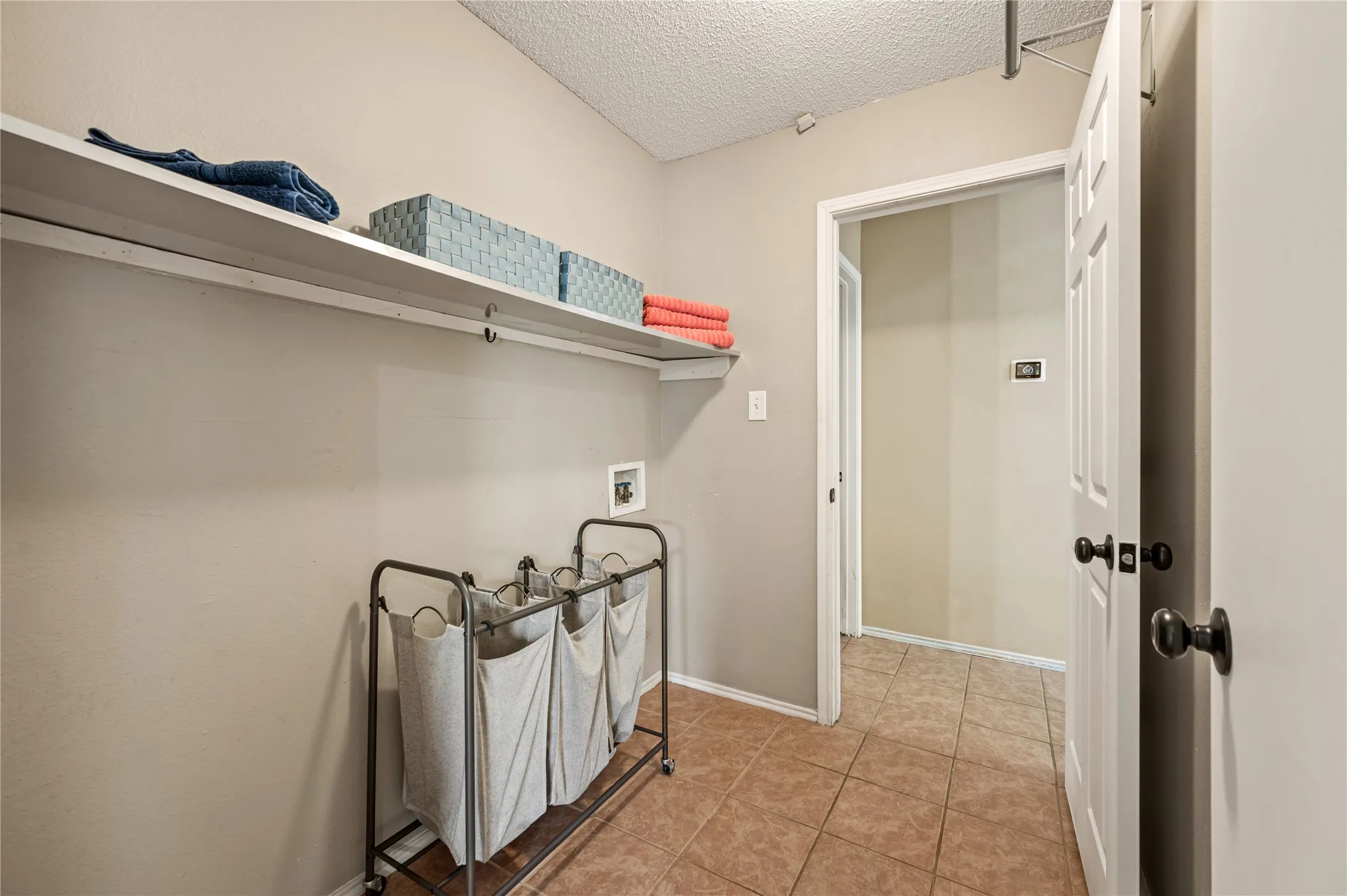 Single Family Residence For Sale in Tarrant County , 8112 Heritage Place Drive, Fort Worth, Texas 76137, 4 Bedroom, 2 Bathroom, 2 Garage spaces, 1,825 Sqft, built in 1995, mls#21329360, Real Estate Agent in Fort Worth, Homes For Sale in Tarrant county, Homes For Sale in Fort Worth, Realtor in Fort Worth Texas, Real Estate Brokerage Independent Realty Texas, Luminita Cordes Realtor