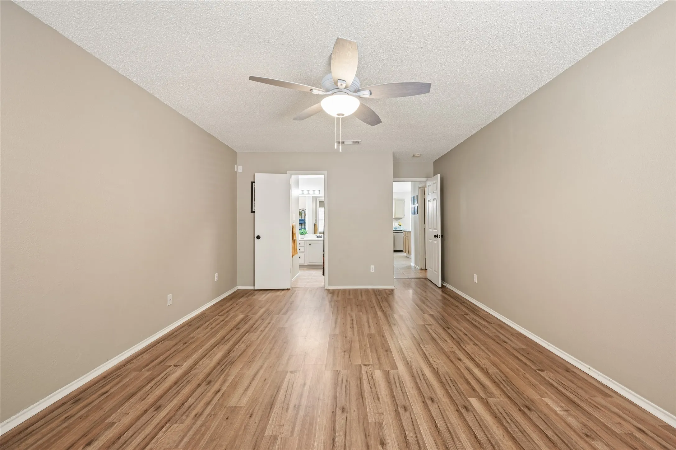 Single Family Residence For Sale in Tarrant County , 8112 Heritage Place Drive, Fort Worth, Texas 76137, 4 Bedroom, 2 Bathroom, 2 Garage spaces, 1,825 Sqft, built in 1995, mls#21329360, Real Estate Agent in Fort Worth, Homes For Sale in Tarrant county, Homes For Sale in Fort Worth, Realtor in Fort Worth Texas, Real Estate Brokerage Independent Realty Texas, Luminita Cordes Realtor