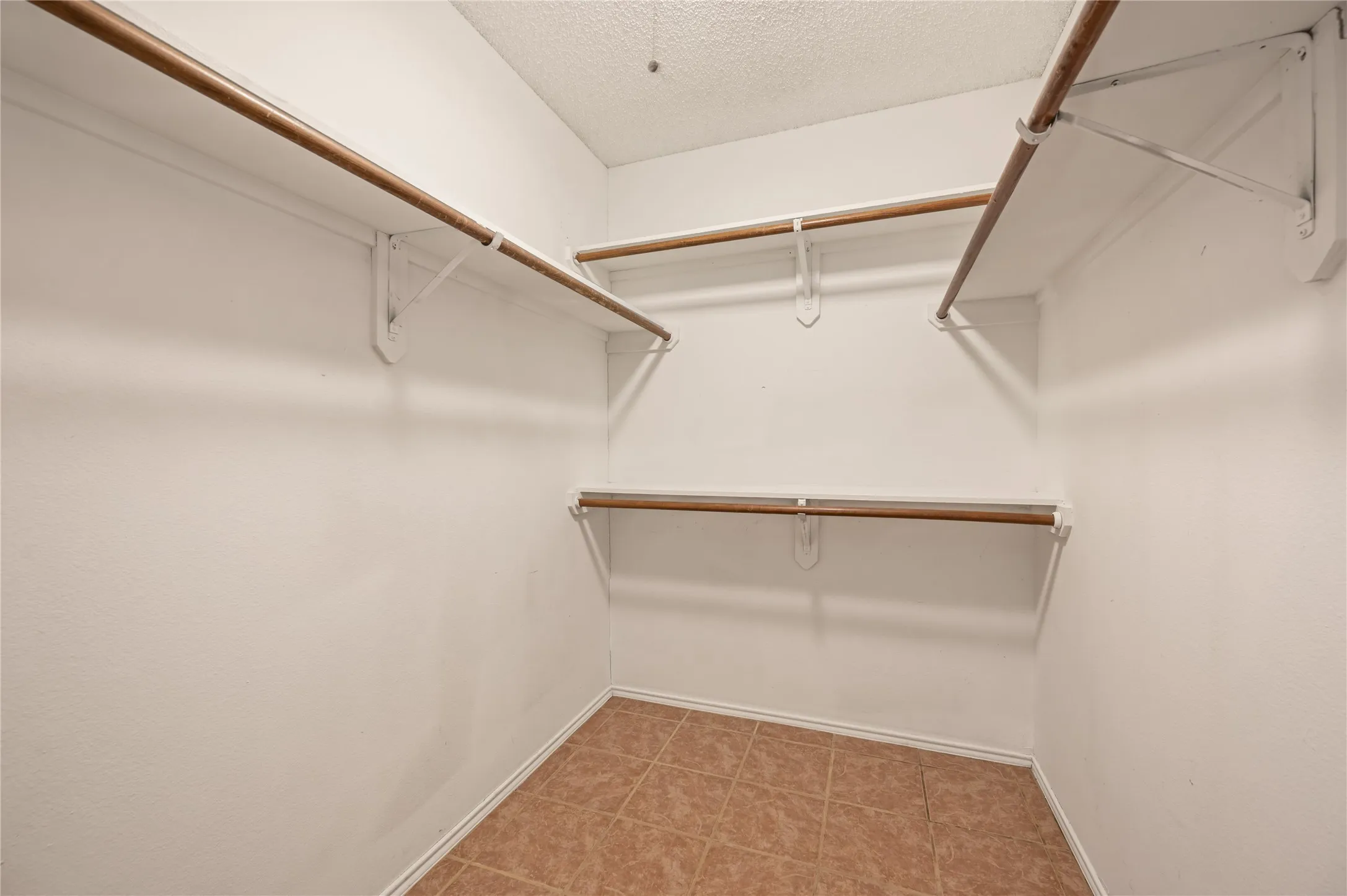 Single Family Residence For Sale in Tarrant County , 8112 Heritage Place Drive, Fort Worth, Texas 76137, 4 Bedroom, 2 Bathroom, 2 Garage spaces, 1,825 Sqft, built in 1995, mls#21329360, Real Estate Agent in Fort Worth, Homes For Sale in Tarrant county, Homes For Sale in Fort Worth, Realtor in Fort Worth Texas, Real Estate Brokerage Independent Realty Texas, Luminita Cordes Realtor
