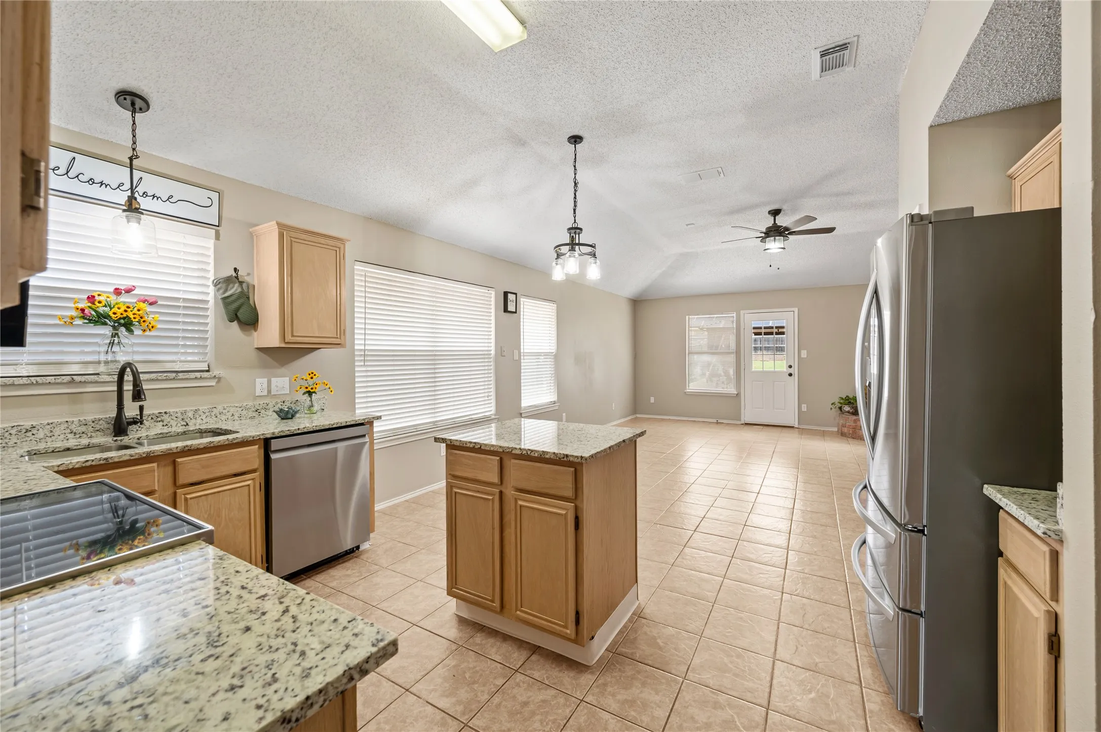 Single Family Residence For Sale in Tarrant County , 8112 Heritage Place Drive, Fort Worth, Texas 76137, 4 Bedroom, 2 Bathroom, 2 Garage spaces, 1,825 Sqft, built in 1995, mls#21329360, Real Estate Agent in Fort Worth, Homes For Sale in Tarrant county, Homes For Sale in Fort Worth, Realtor in Fort Worth Texas, Real Estate Brokerage Independent Realty Texas, Luminita Cordes Realtor
