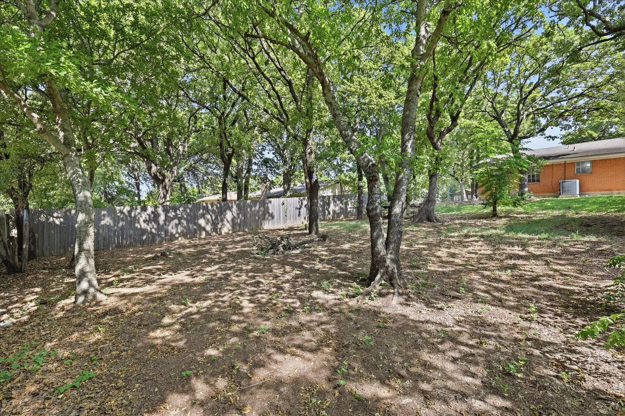 Single Family Residence For Sale in Denton County , 332 Ruth Street, Denton, Texas 76205, 3 Bedroom, 2 Bathroom, Garage spaces, 938 Sqft, built in 1960, mls#21333711, Real Estate Agent in Denton, Homes For Sale in Denton county, Homes For Sale in Denton, Realtor in Denton Texas, Real Estate Brokerage Independent Realty Texas, Luminita Cordes Realtor