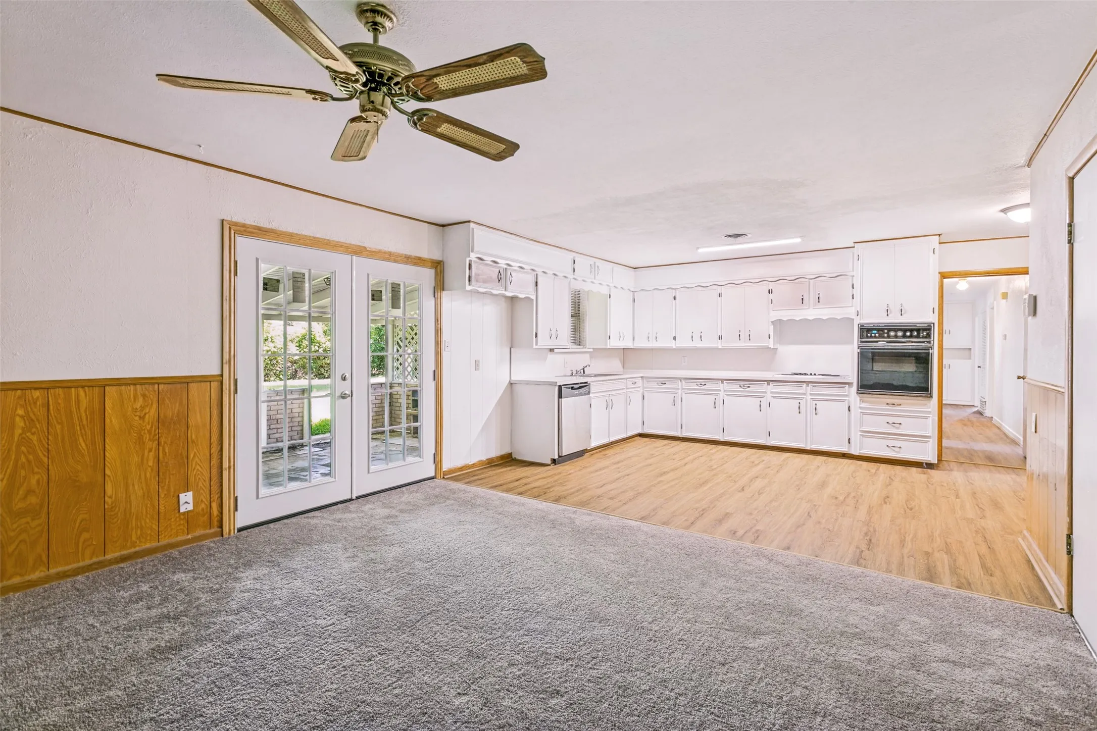 Single Family Residence For Sale in Tarrant County , 5729 Wharton Drive, Fort Worth, Texas 76133, 3 Bedrooms, 2 Bathrooms, 2 Garage spaces, 1,774 Sqft, built in 1959, Price $300,000, mls#21330085, Real Estate Agent in Fort Worth, Homes For Sale in Tarrant county, Homes For Sale in Fort Worth, Realtor in Fort Worth Texas, Real Estate Brokerage Independent Realty Texas, Luminita Cordes Realtor