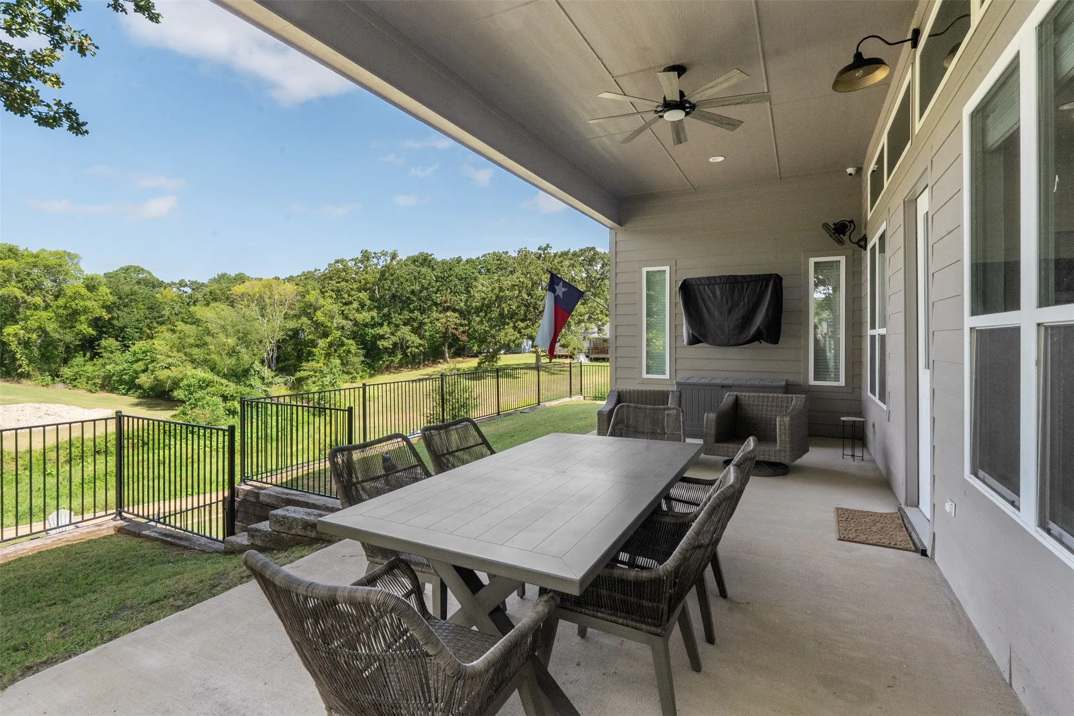 Single Family Residence For Sale in Henderson County , 317 Kauai Court, Tool, Texas 75143, 4 Bedroom, 3 Bathroom, 2 Garage spaces, 2,008 Sqft, built in 2022, mls#21333333, Real Estate Agent in Tool, Homes For Sale in Henderson county, Homes For Sale in Tool, Realtor in Tool Texas, Real Estate Brokerage Independent Realty Texas, Luminita Cordes Realtor