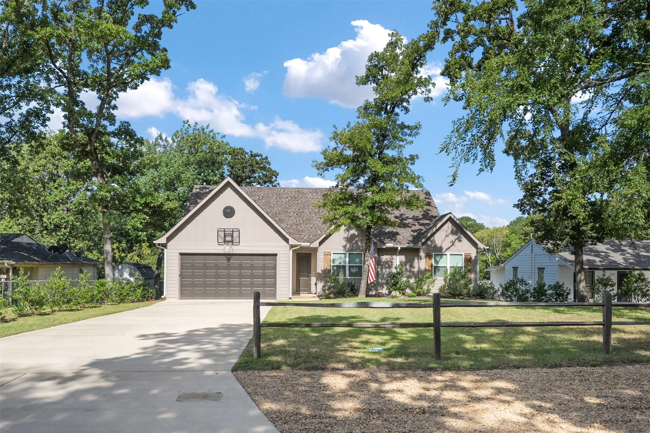 Single Family Residence For Sale in Henderson County , 317 Kauai Court, Tool, Texas 75143, 4 Bedroom, 3 Bathroom, 2 Garage spaces, 2,008 Sqft, built in 2022, mls#21333333, Real Estate Agent in Tool, Homes For Sale in Henderson county, Homes For Sale in Tool, Realtor in Tool Texas, Real Estate Brokerage Independent Realty Texas, Luminita Cordes Realtor