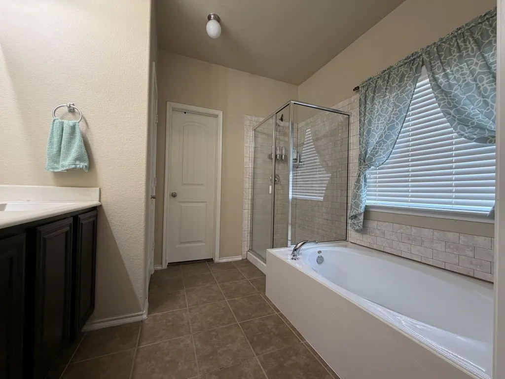Single Family Residence For Sale in Kaufman County , 207 Patriot Parkway, Forney, Texas 75126, 4 Bedroom, 3 Bathroom, 2 Garage spaces, 2,527 Sqft, built in 2013, mls#21333712, Real Estate Agent in Forney, Homes For Sale in Kaufman county, Homes For Sale in Forney, Realtor in Forney Texas, Real Estate Brokerage Independent Realty Texas, Luminita Cordes Realtor