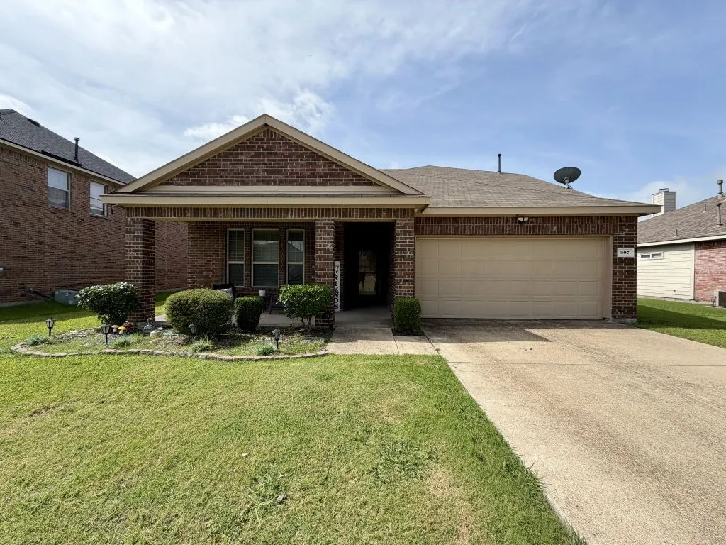 Single Family Residence For Sale in Kaufman County , 207 Patriot Parkway, Forney, Texas 75126, 4 Bedroom, 3 Bathroom, 2 Garage spaces, 2,527 Sqft, built in 2013, mls#21333712, Real Estate Agent in Forney, Homes For Sale in Kaufman county, Homes For Sale in Forney, Realtor in Forney Texas, Real Estate Brokerage Independent Realty Texas, Luminita Cordes Realtor