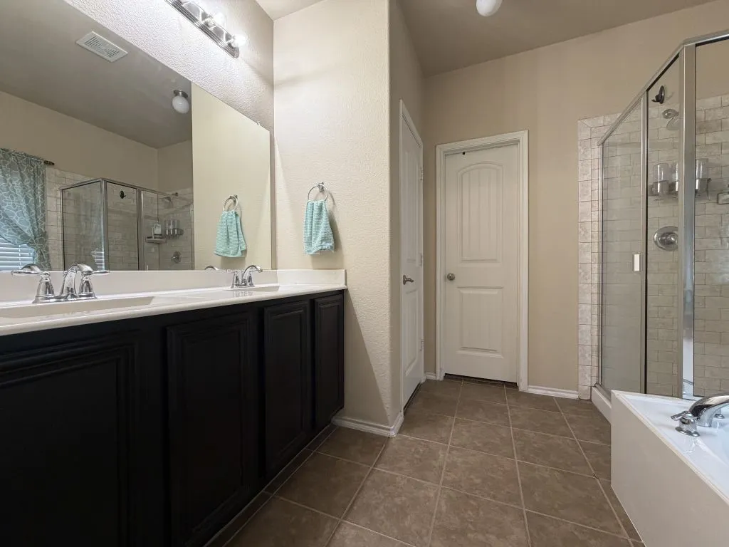 Single Family Residence For Sale in Kaufman County , 207 Patriot Parkway, Forney, Texas 75126, 4 Bedroom, 3 Bathroom, 2 Garage spaces, 2,527 Sqft, built in 2013, mls#21333712, Real Estate Agent in Forney, Homes For Sale in Kaufman county, Homes For Sale in Forney, Realtor in Forney Texas, Real Estate Brokerage Independent Realty Texas, Luminita Cordes Realtor