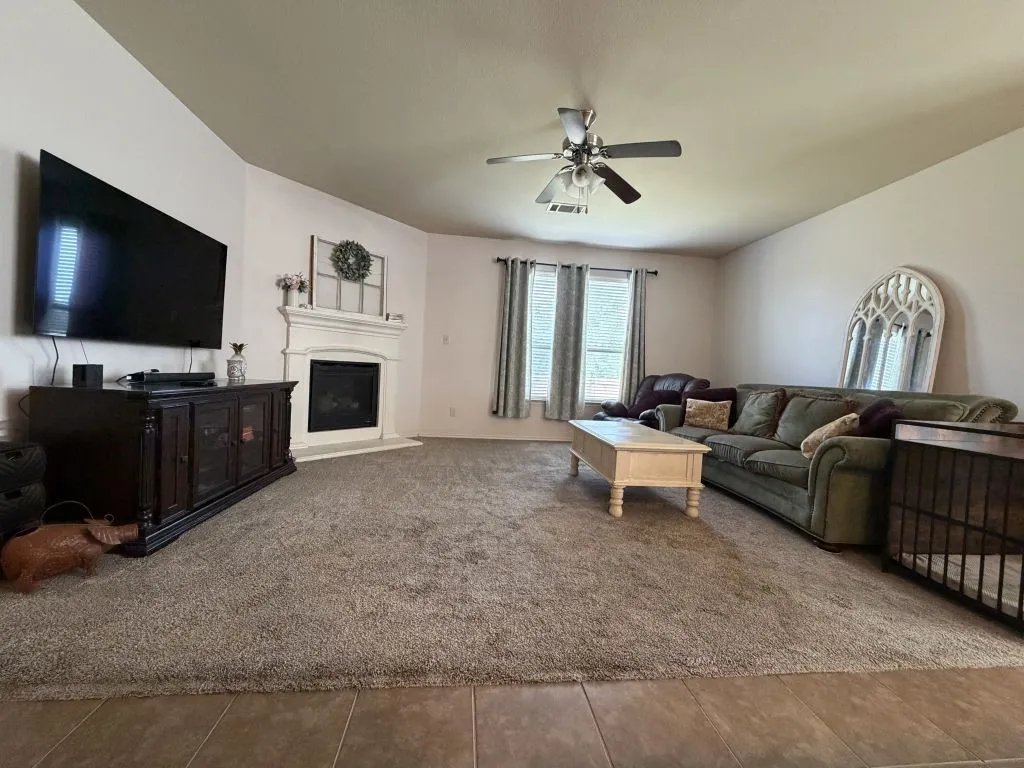 Single Family Residence For Sale in Kaufman County , 207 Patriot Parkway, Forney, Texas 75126, 4 Bedroom, 3 Bathroom, 2 Garage spaces, 2,527 Sqft, built in 2013, mls#21333712, Real Estate Agent in Forney, Homes For Sale in Kaufman county, Homes For Sale in Forney, Realtor in Forney Texas, Real Estate Brokerage Independent Realty Texas, Luminita Cordes Realtor
