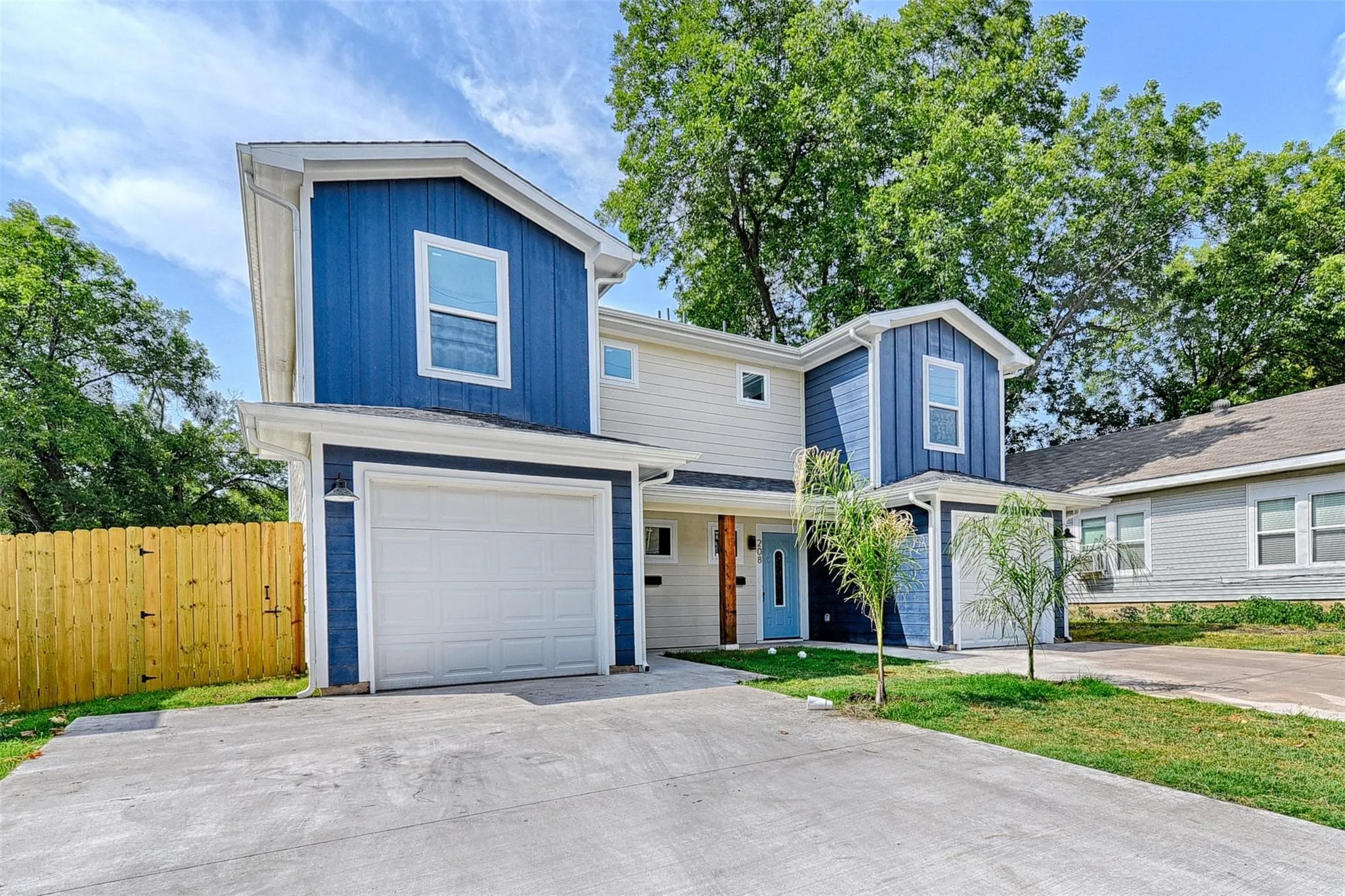 Duplex For Sale in Grayson County , 208-212 E Cherry Street, Sherman, Texas 75090, 6 Bedroom, 6 Bathroom, 2 Garage spaces, 3,224 Sqft, built in 2022, mls#21333389, Real Estate Agent in Sherman, Homes For Sale in Grayson county, Homes For Sale in Sherman, Realtor in Sherman Texas, Real Estate Brokerage Independent Realty Texas, Luminita Cordes Realtor