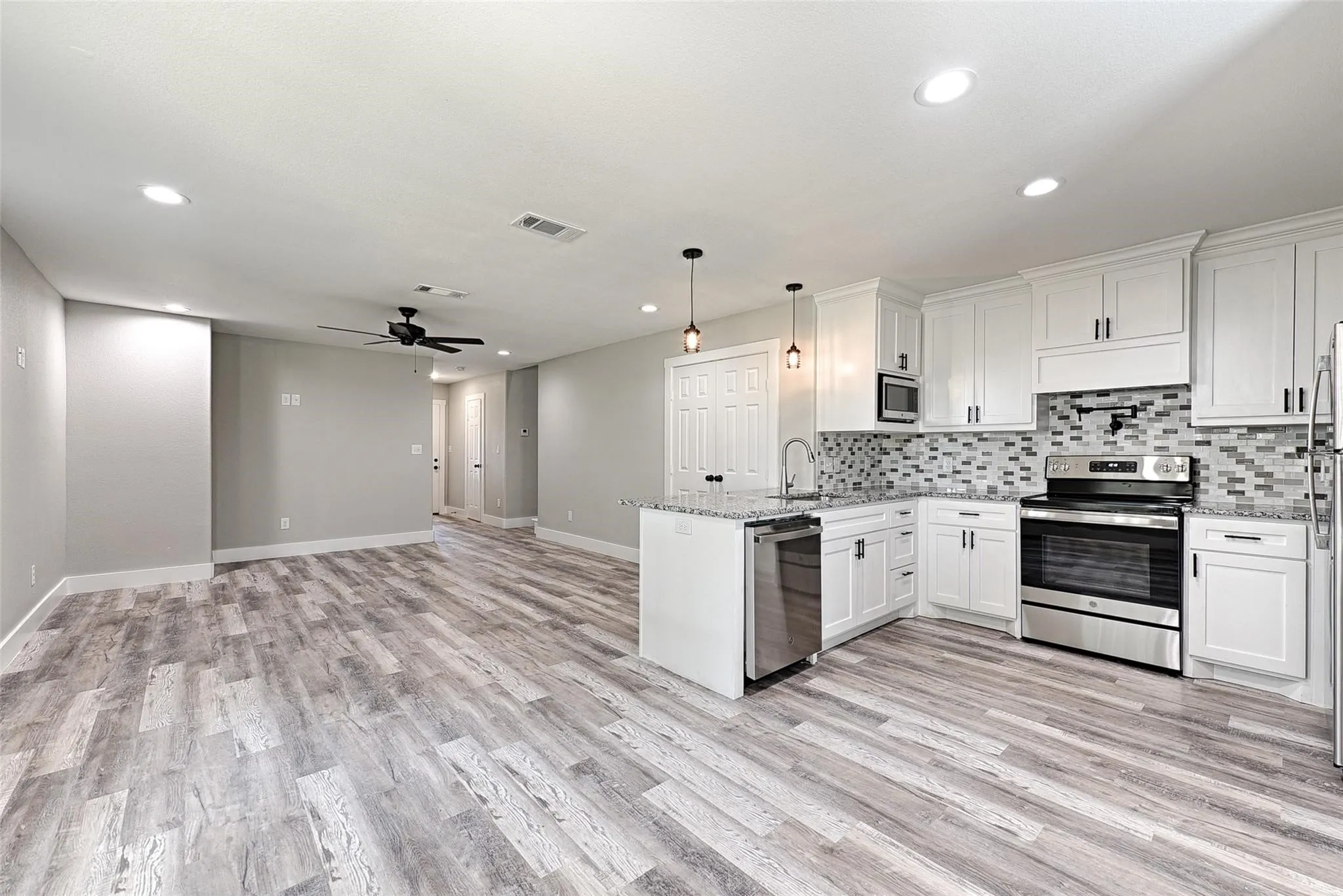 Duplex For Sale in Grayson County , 208-212 E Cherry Street, Sherman, Texas 75090, 6 Bedroom, 6 Bathroom, 2 Garage spaces, 3,224 Sqft, built in 2022, mls#21333389, Real Estate Agent in Sherman, Homes For Sale in Grayson county, Homes For Sale in Sherman, Realtor in Sherman Texas, Real Estate Brokerage Independent Realty Texas, Luminita Cordes Realtor