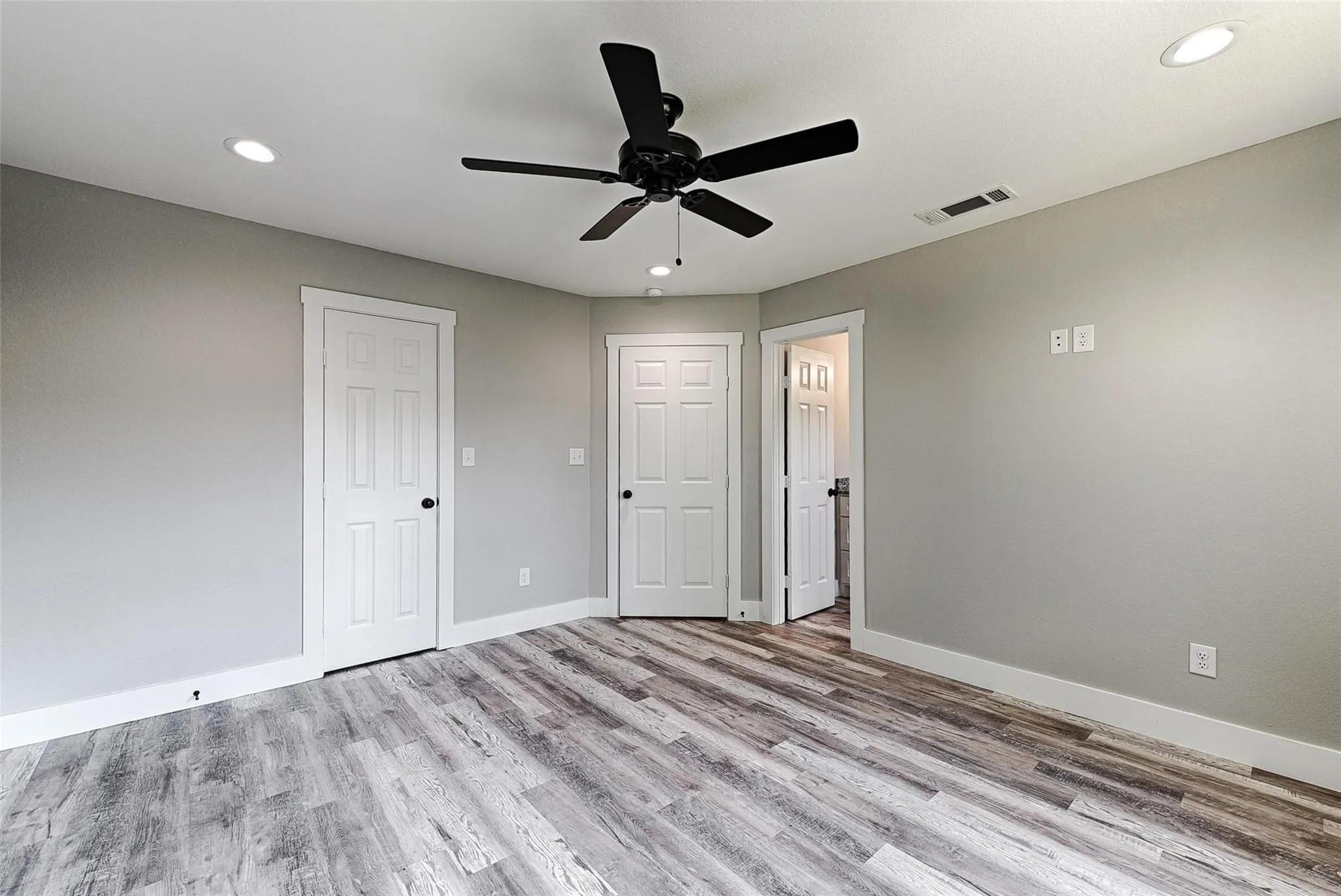 Duplex For Sale in Grayson County , 208-212 E Cherry Street, Sherman, Texas 75090, 6 Bedroom, 6 Bathroom, 2 Garage spaces, 3,224 Sqft, built in 2022, mls#21333389, Real Estate Agent in Sherman, Homes For Sale in Grayson county, Homes For Sale in Sherman, Realtor in Sherman Texas, Real Estate Brokerage Independent Realty Texas, Luminita Cordes Realtor