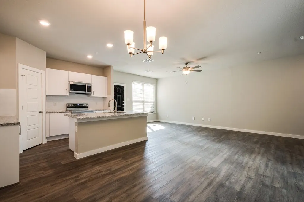 Apartment For Rent in Ellis County , 629 Wheatfield Drive, Venus, Texas 76084, 2 Bedroom, 2 Bathroom, 1 Garage spaces, 1,134 Sqft, built in 2024, mls#21333731, Real Estate Agent in Venus, Homes For Rent in Ellis county, Homes For Rent in Venus, Realtor in Venus Texas, Real Estate Brokerage Independent Realty Texas, Luminita Cordes Realtor