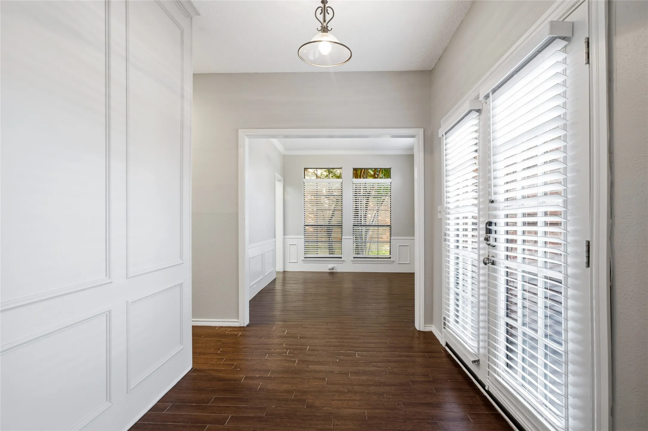 Single Family Residence For Sale in Denton County , 2115 Fawn Ridge Trail, Carrollton, Texas 75010, 3 Bedroom, 3 Bathroom, 2 Garage spaces, 2,621 Sqft, built in 1986, mls#21333625, Real Estate Agent in Carrollton, Homes For Sale in Denton county, Homes For Sale in Carrollton, Realtor in Carrollton Texas, Real Estate Brokerage Independent Realty Texas, Luminita Cordes Realtor