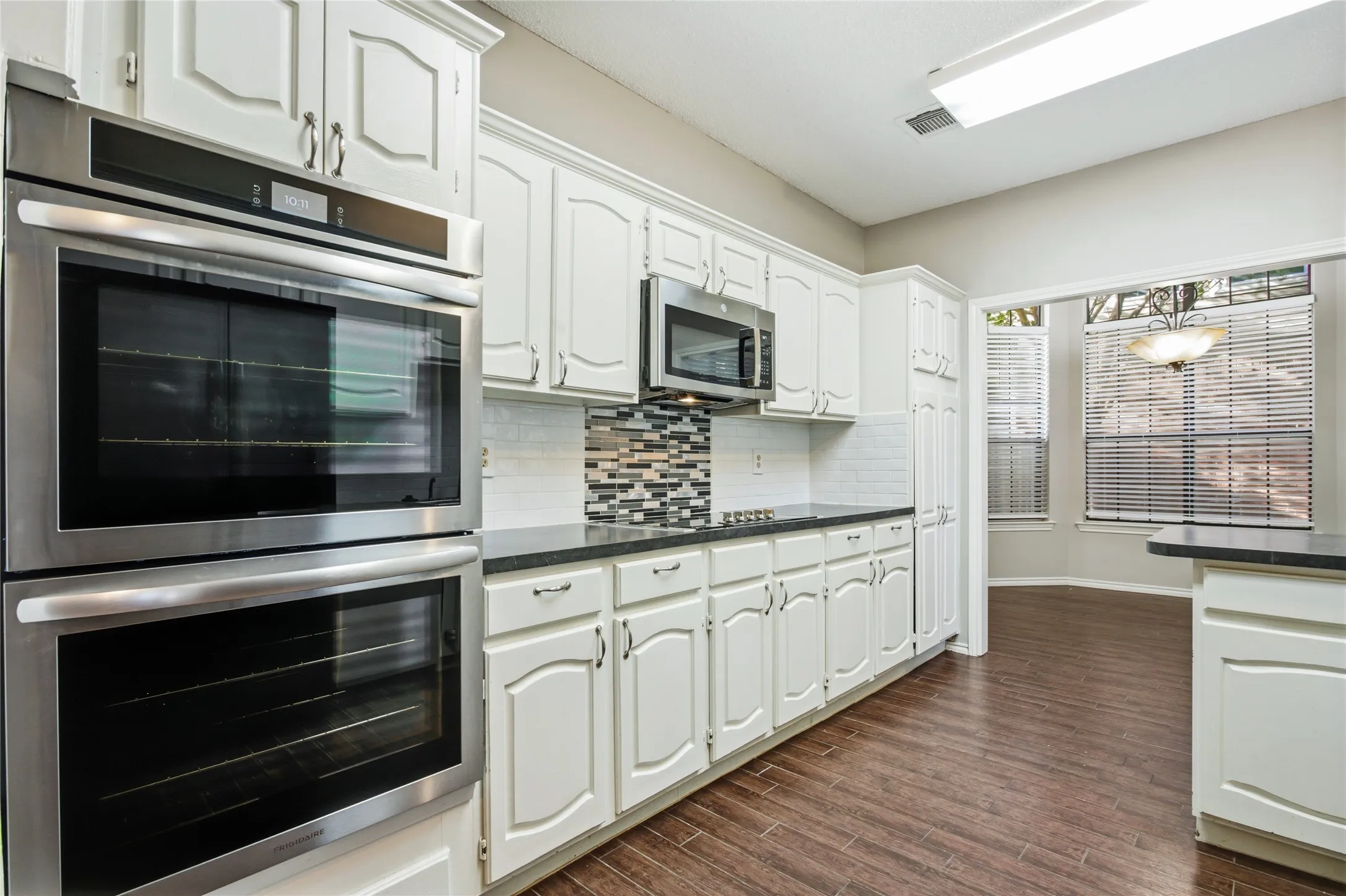 Single Family Residence For Sale in Denton County , 2115 Fawn Ridge Trail, Carrollton, Texas 75010, 3 Bedroom, 3 Bathroom, 2 Garage spaces, 2,621 Sqft, built in 1986, mls#21333625, Real Estate Agent in Carrollton, Homes For Sale in Denton county, Homes For Sale in Carrollton, Realtor in Carrollton Texas, Real Estate Brokerage Independent Realty Texas, Luminita Cordes Realtor