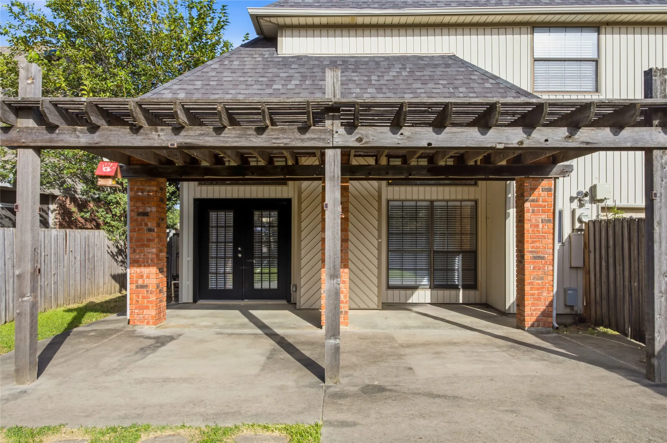 Single Family Residence For Sale in Denton County , 2115 Fawn Ridge Trail, Carrollton, Texas 75010, 3 Bedroom, 3 Bathroom, 2 Garage spaces, 2,621 Sqft, built in 1986, mls#21333625, Real Estate Agent in Carrollton, Homes For Sale in Denton county, Homes For Sale in Carrollton, Realtor in Carrollton Texas, Real Estate Brokerage Independent Realty Texas, Luminita Cordes Realtor