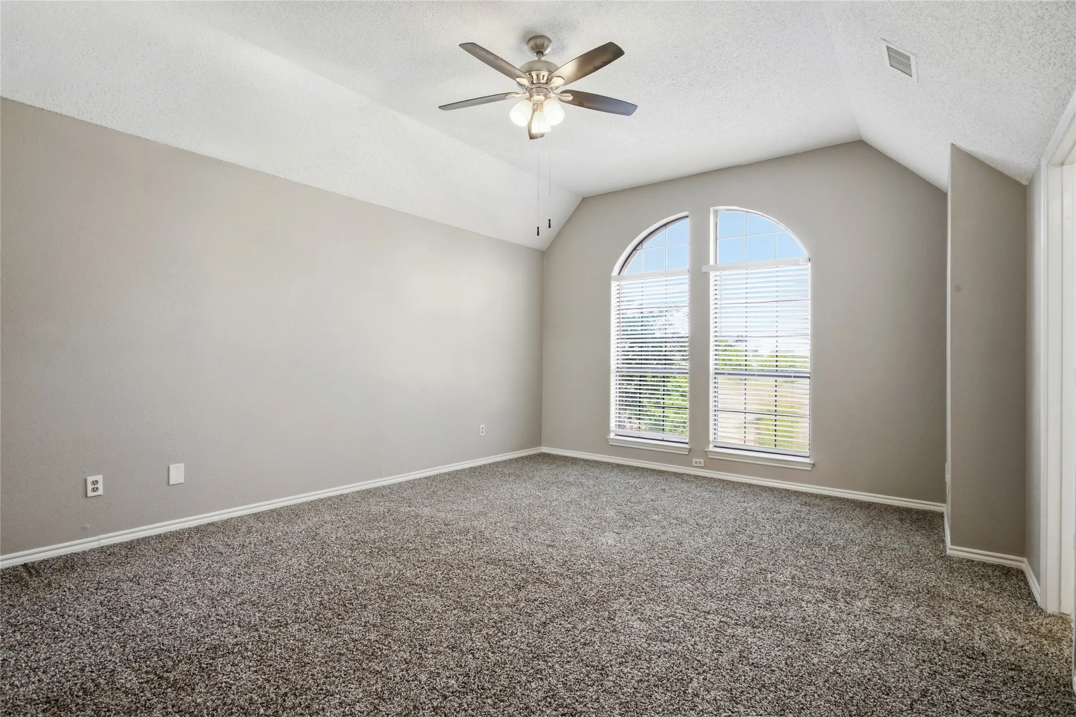 Single Family Residence For Sale in Denton County , 2115 Fawn Ridge Trail, Carrollton, Texas 75010, 3 Bedroom, 3 Bathroom, 2 Garage spaces, 2,621 Sqft, built in 1986, mls#21333625, Real Estate Agent in Carrollton, Homes For Sale in Denton county, Homes For Sale in Carrollton, Realtor in Carrollton Texas, Real Estate Brokerage Independent Realty Texas, Luminita Cordes Realtor