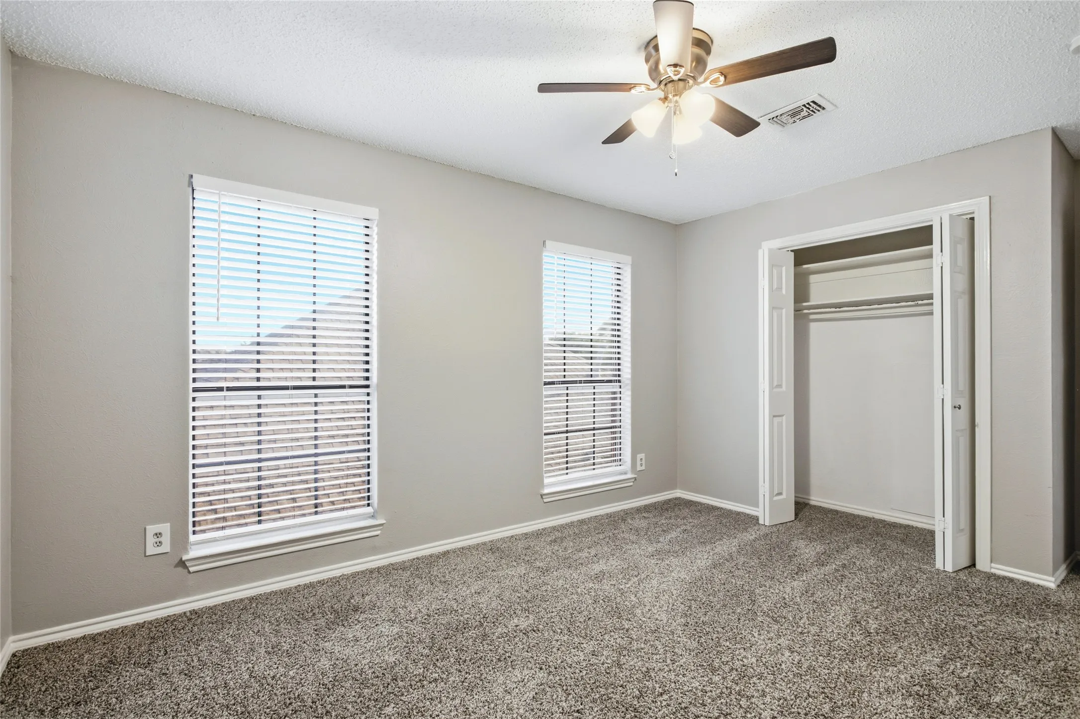 Single Family Residence For Sale in Denton County , 2115 Fawn Ridge Trail, Carrollton, Texas 75010, 3 Bedroom, 3 Bathroom, 2 Garage spaces, 2,621 Sqft, built in 1986, mls#21333625, Real Estate Agent in Carrollton, Homes For Sale in Denton county, Homes For Sale in Carrollton, Realtor in Carrollton Texas, Real Estate Brokerage Independent Realty Texas, Luminita Cordes Realtor