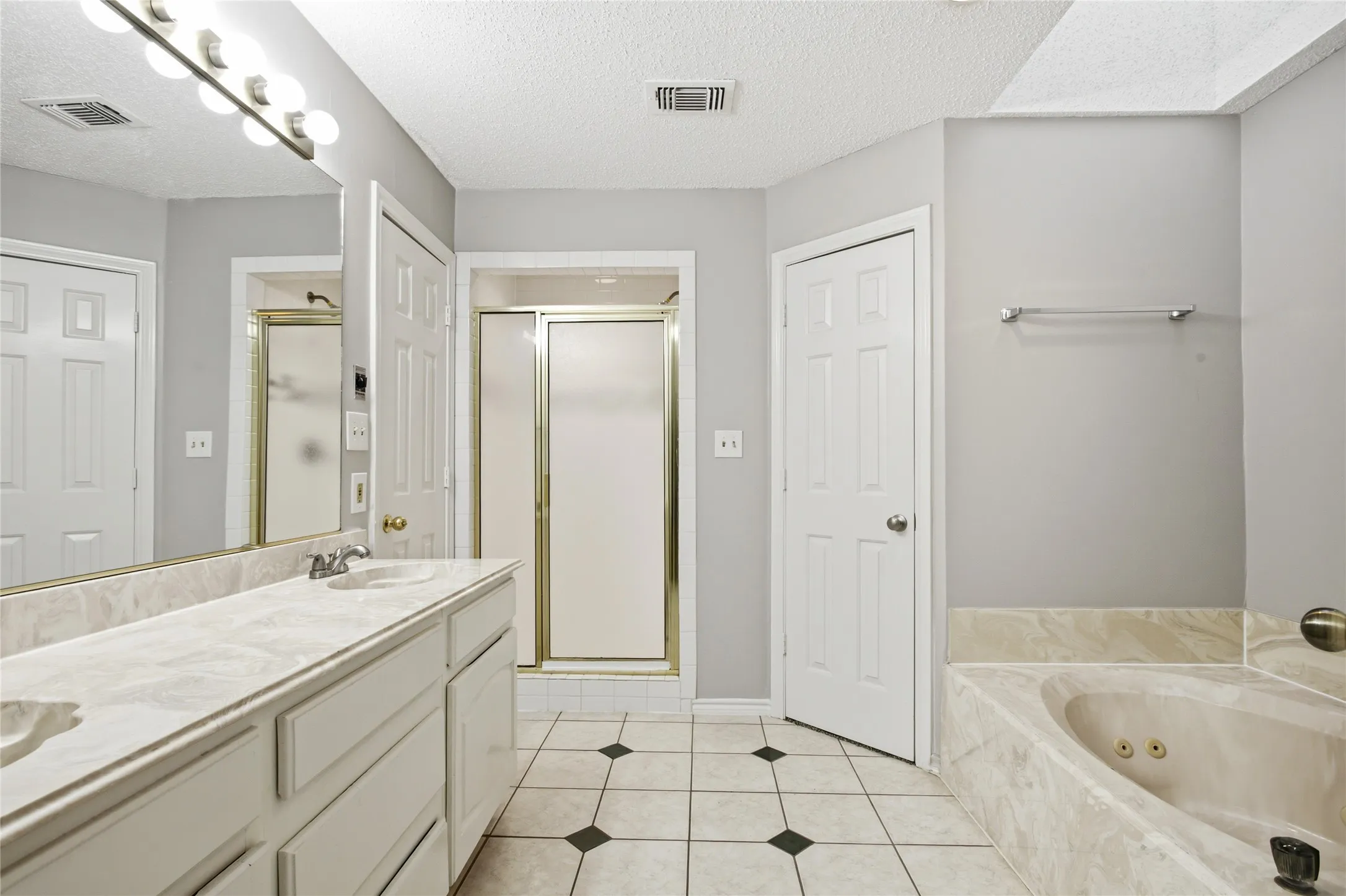 Single Family Residence For Sale in Denton County , 2115 Fawn Ridge Trail, Carrollton, Texas 75010, 3 Bedroom, 3 Bathroom, 2 Garage spaces, 2,621 Sqft, built in 1986, mls#21333625, Real Estate Agent in Carrollton, Homes For Sale in Denton county, Homes For Sale in Carrollton, Realtor in Carrollton Texas, Real Estate Brokerage Independent Realty Texas, Luminita Cordes Realtor