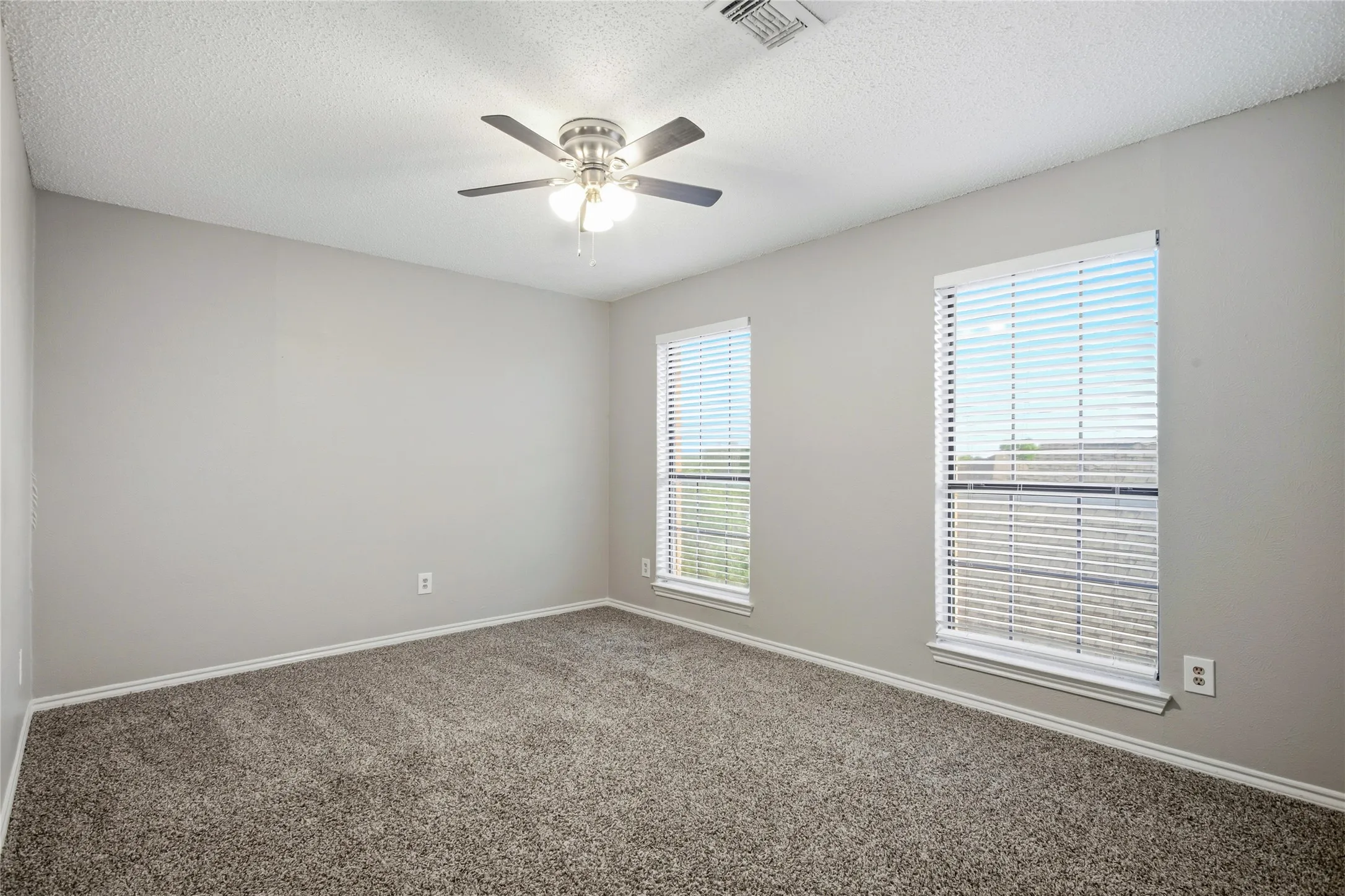 Single Family Residence For Sale in Denton County , 2115 Fawn Ridge Trail, Carrollton, Texas 75010, 3 Bedroom, 3 Bathroom, 2 Garage spaces, 2,621 Sqft, built in 1986, mls#21333625, Real Estate Agent in Carrollton, Homes For Sale in Denton county, Homes For Sale in Carrollton, Realtor in Carrollton Texas, Real Estate Brokerage Independent Realty Texas, Luminita Cordes Realtor