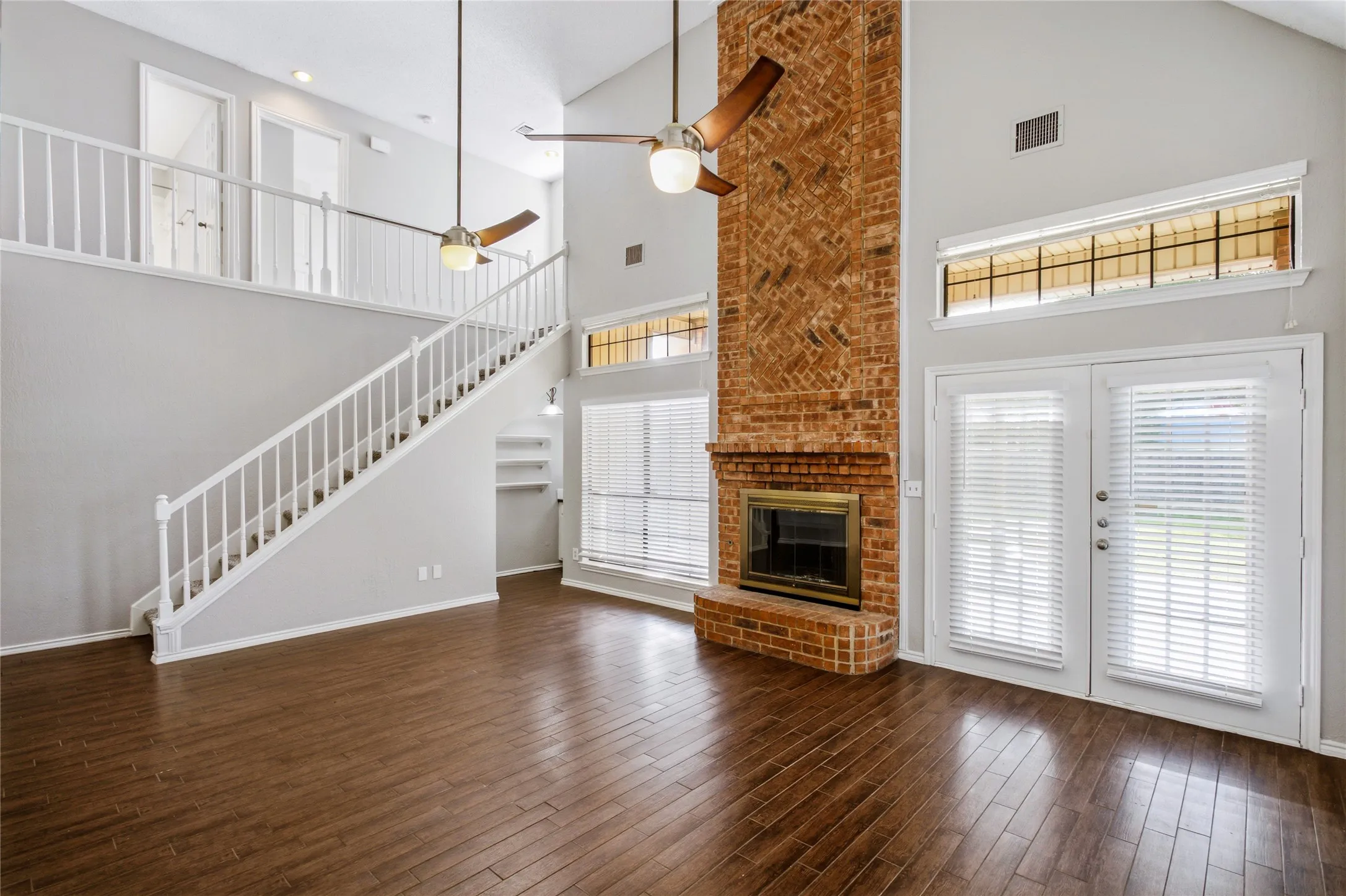 Single Family Residence For Sale in Denton County , 2115 Fawn Ridge Trail, Carrollton, Texas 75010, 3 Bedroom, 3 Bathroom, 2 Garage spaces, 2,621 Sqft, built in 1986, mls#21333625, Real Estate Agent in Carrollton, Homes For Sale in Denton county, Homes For Sale in Carrollton, Realtor in Carrollton Texas, Real Estate Brokerage Independent Realty Texas, Luminita Cordes Realtor