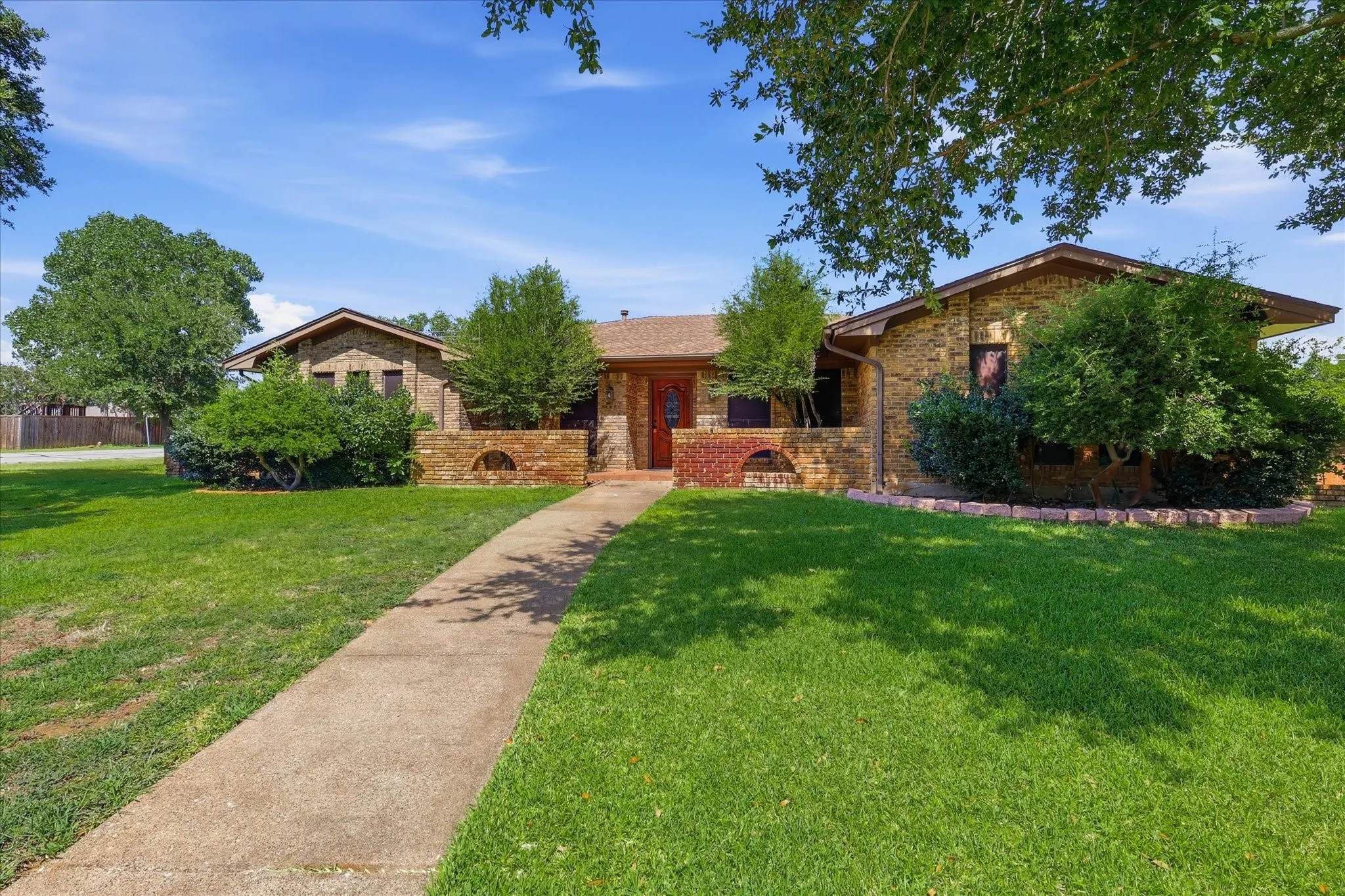 Single Family Residence For Rent in Denton County , 114 Stone Canyon Drive, Highland Village, Texas 75077, 4 Bedroom, 3 Bathroom, 2 Garage spaces, 2,607 Sqft, built in 1978, mls#21333302, Real Estate Agent in Highland Village, Homes For Rent in Denton county, Homes For Rent in Highland Village, Realtor in Highland Village Texas, Real Estate Brokerage Independent Realty Texas, Luminita Cordes Realtor