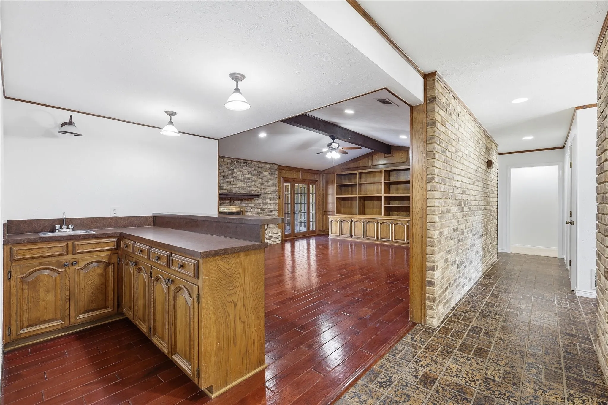 Single Family Residence For Rent in Denton County , 114 Stone Canyon Drive, Highland Village, Texas 75077, 4 Bedroom, 3 Bathroom, 2 Garage spaces, 2,607 Sqft, built in 1978, mls#21333302, Real Estate Agent in Highland Village, Homes For Rent in Denton county, Homes For Rent in Highland Village, Realtor in Highland Village Texas, Real Estate Brokerage Independent Realty Texas, Luminita Cordes Realtor