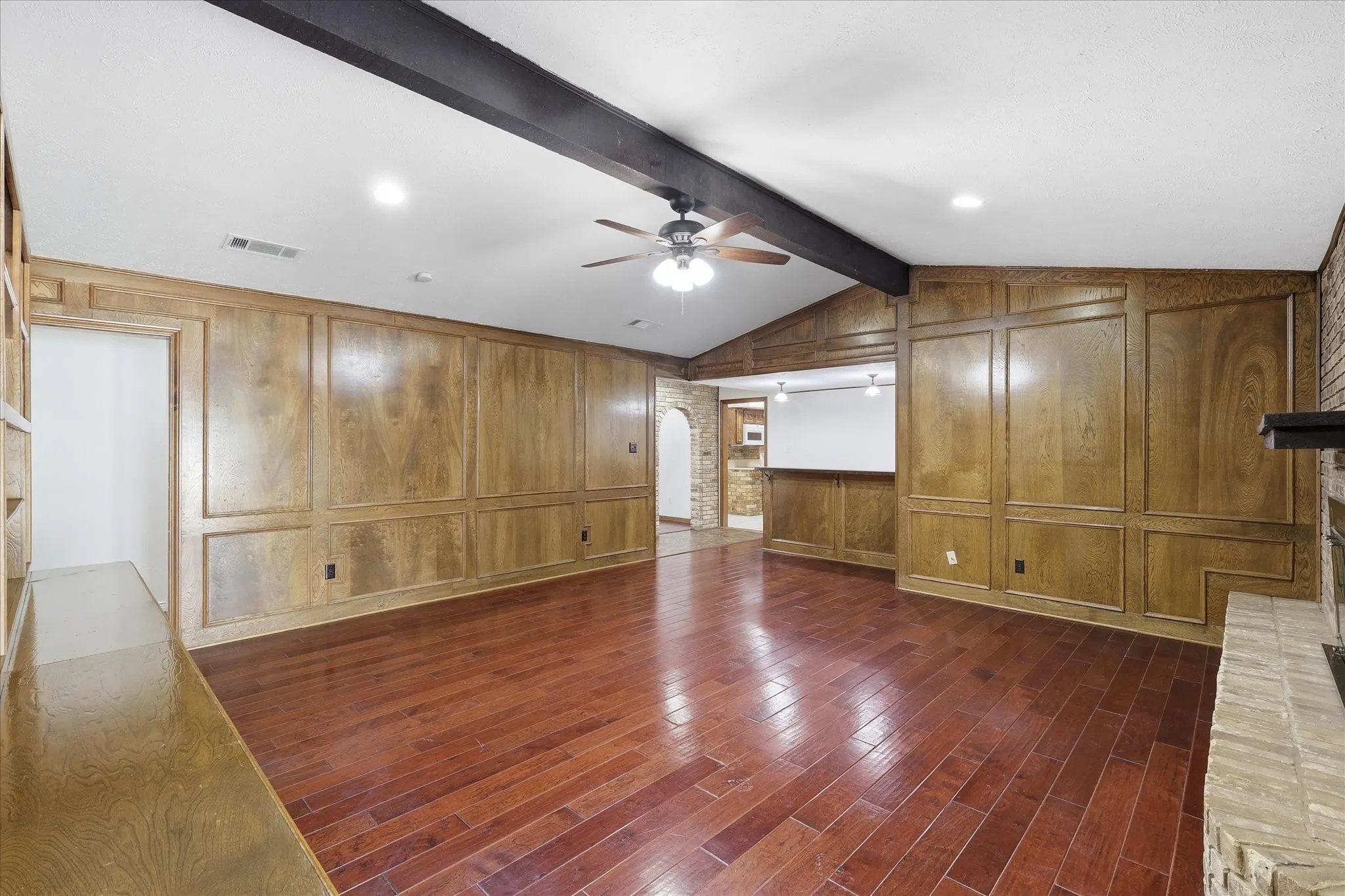 Single Family Residence For Rent in Denton County , 114 Stone Canyon Drive, Highland Village, Texas 75077, 4 Bedroom, 3 Bathroom, 2 Garage spaces, 2,607 Sqft, built in 1978, mls#21333302, Real Estate Agent in Highland Village, Homes For Rent in Denton county, Homes For Rent in Highland Village, Realtor in Highland Village Texas, Real Estate Brokerage Independent Realty Texas, Luminita Cordes Realtor
