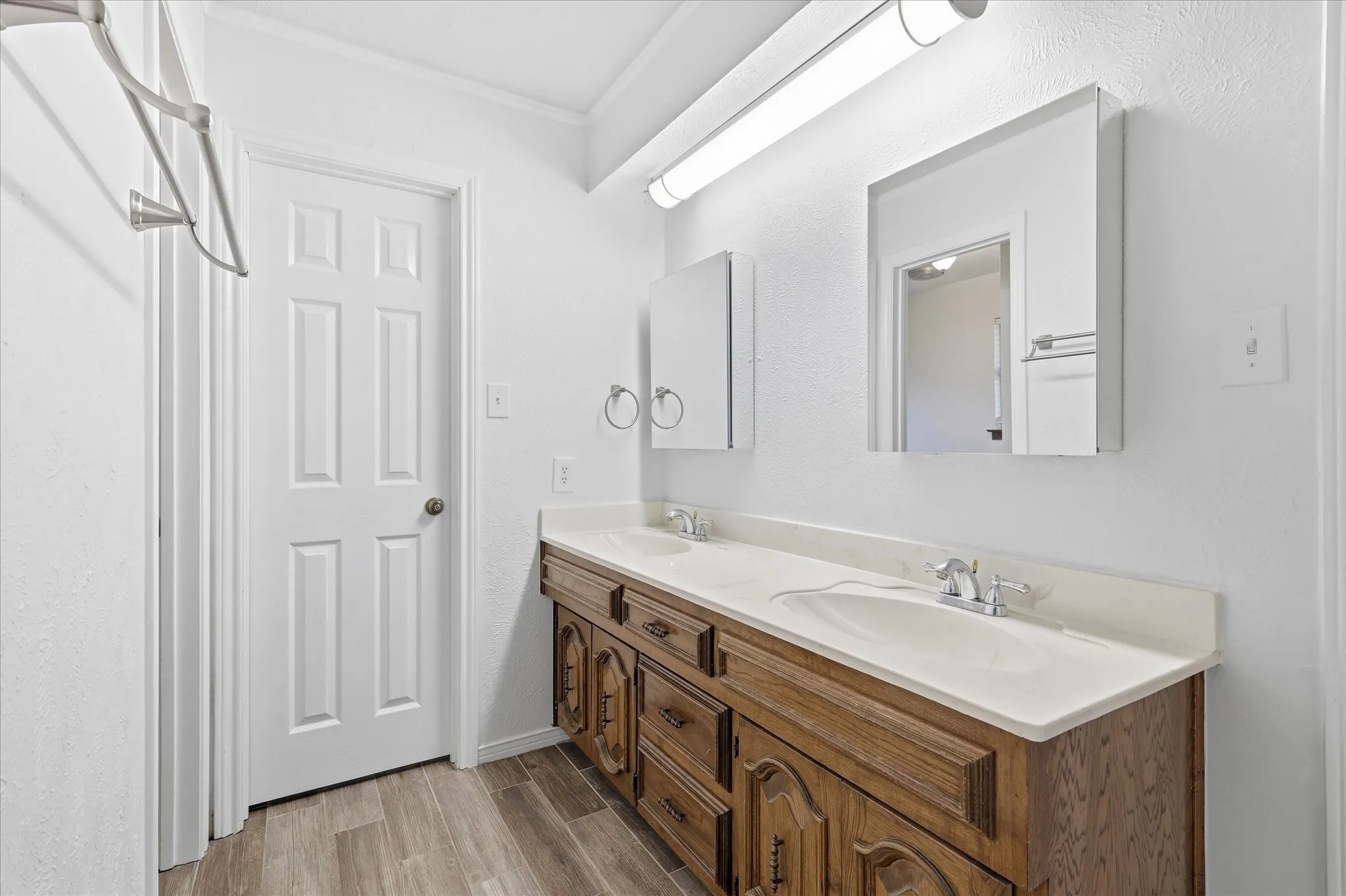 Single Family Residence For Rent in Denton County , 114 Stone Canyon Drive, Highland Village, Texas 75077, 4 Bedroom, 3 Bathroom, 2 Garage spaces, 2,607 Sqft, built in 1978, mls#21333302, Real Estate Agent in Highland Village, Homes For Rent in Denton county, Homes For Rent in Highland Village, Realtor in Highland Village Texas, Real Estate Brokerage Independent Realty Texas, Luminita Cordes Realtor