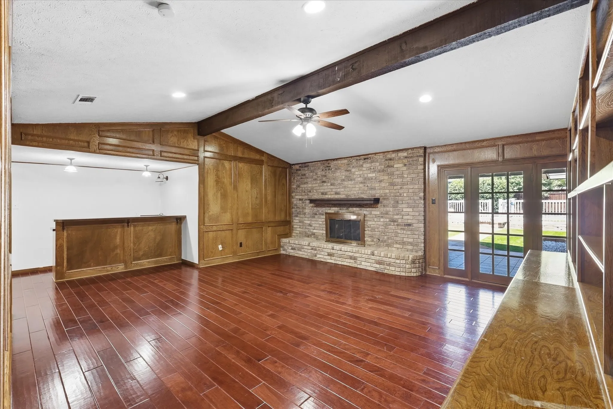 Single Family Residence For Rent in Denton County , 114 Stone Canyon Drive, Highland Village, Texas 75077, 4 Bedroom, 3 Bathroom, 2 Garage spaces, 2,607 Sqft, built in 1978, mls#21333302, Real Estate Agent in Highland Village, Homes For Rent in Denton county, Homes For Rent in Highland Village, Realtor in Highland Village Texas, Real Estate Brokerage Independent Realty Texas, Luminita Cordes Realtor