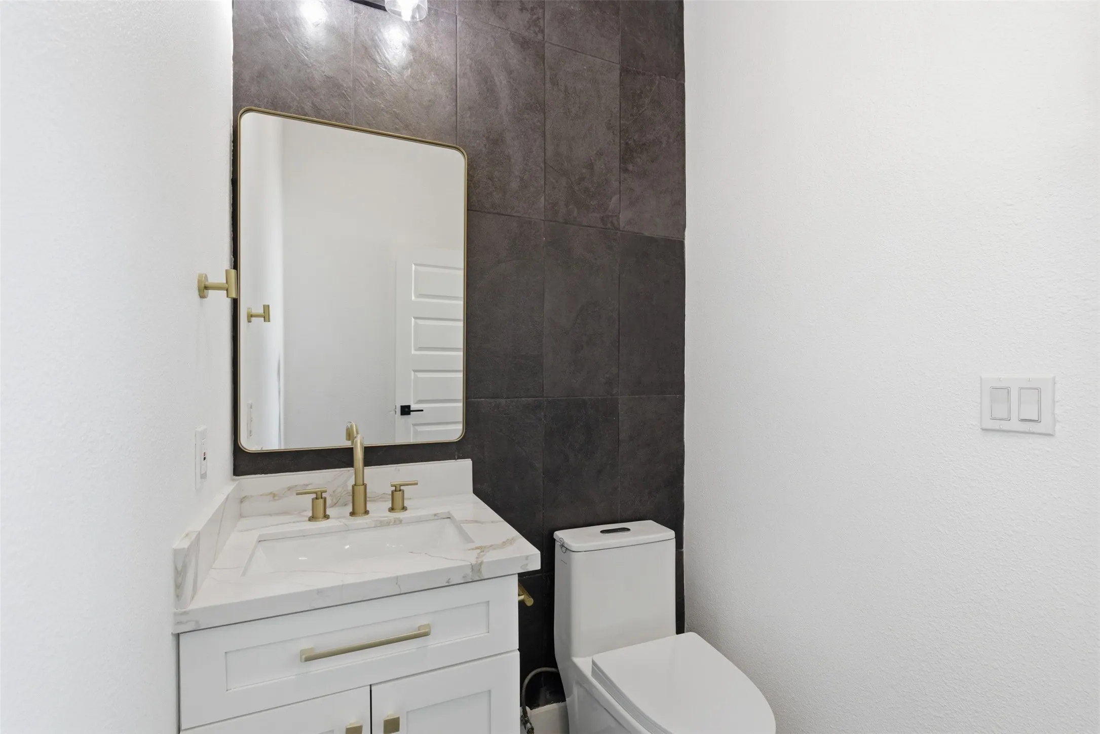 Single Family Residence For Sale in Dallas County , 1407 Tranquilla Drive, Dallas, Texas 75218, 4 Bedroom, 5 Bathroom, 2 Garage spaces, 4,397 Sqft, built in 1945, mls#21333737, Real Estate Agent in Dallas, Homes For Sale in Dallas county, Homes For Sale in Dallas, Realtor in Dallas Texas, Real Estate Brokerage Independent Realty Texas, Luminita Cordes Realtor