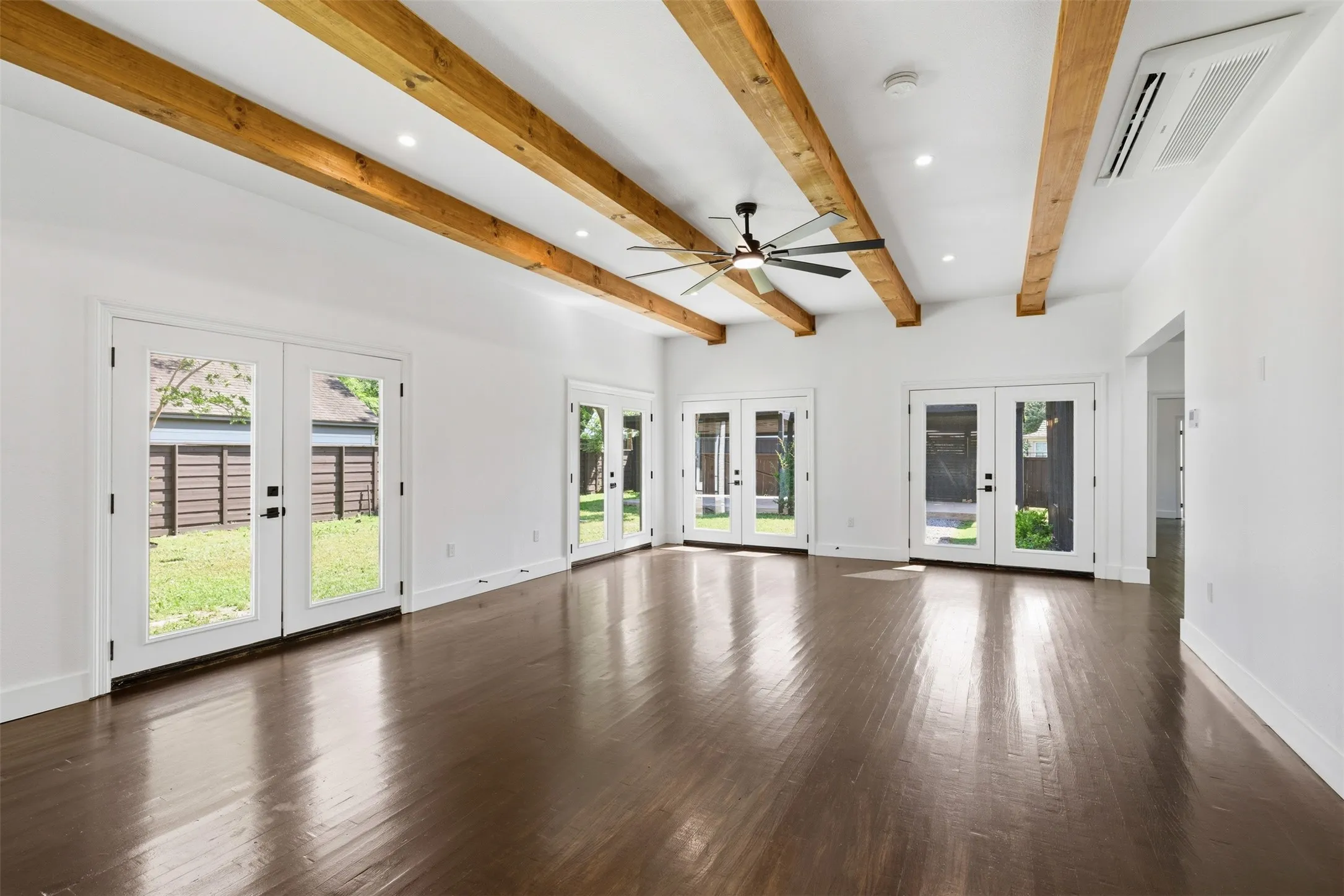 Single Family Residence For Sale in Dallas County , 1407 Tranquilla Drive, Dallas, Texas 75218, 4 Bedroom, 5 Bathroom, 2 Garage spaces, 4,397 Sqft, built in 1945, mls#21333737, Real Estate Agent in Dallas, Homes For Sale in Dallas county, Homes For Sale in Dallas, Realtor in Dallas Texas, Real Estate Brokerage Independent Realty Texas, Luminita Cordes Realtor