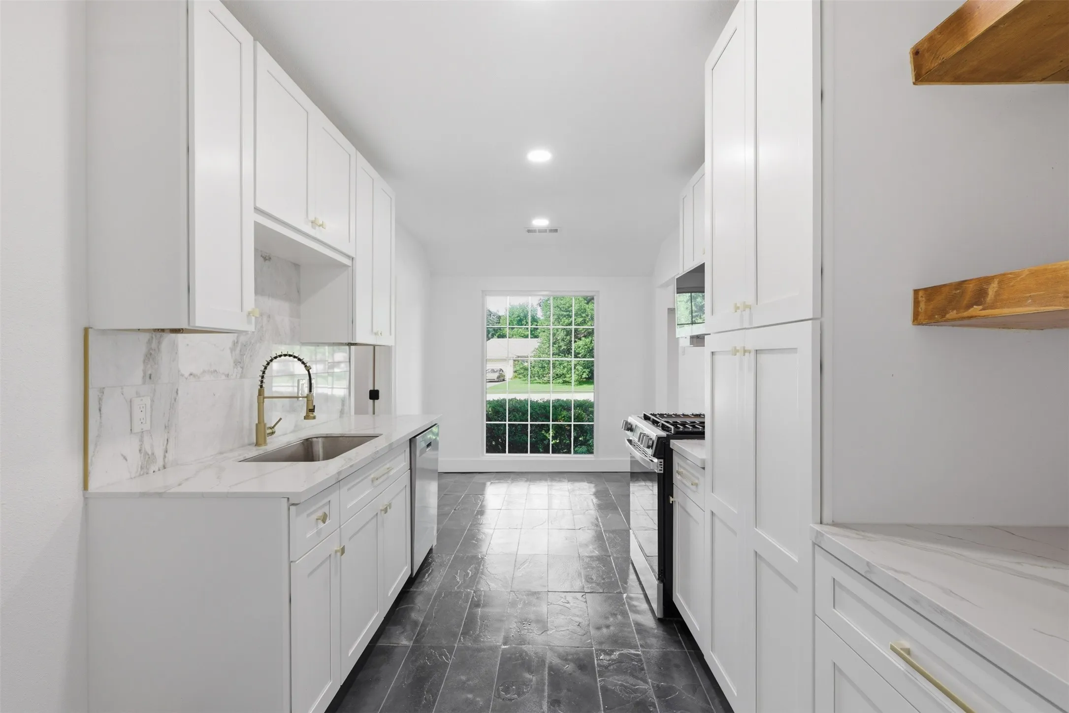 Single Family Residence For Sale in Dallas County , 1407 Tranquilla Drive, Dallas, Texas 75218, 4 Bedroom, 5 Bathroom, 2 Garage spaces, 4,397 Sqft, built in 1945, mls#21333737, Real Estate Agent in Dallas, Homes For Sale in Dallas county, Homes For Sale in Dallas, Realtor in Dallas Texas, Real Estate Brokerage Independent Realty Texas, Luminita Cordes Realtor