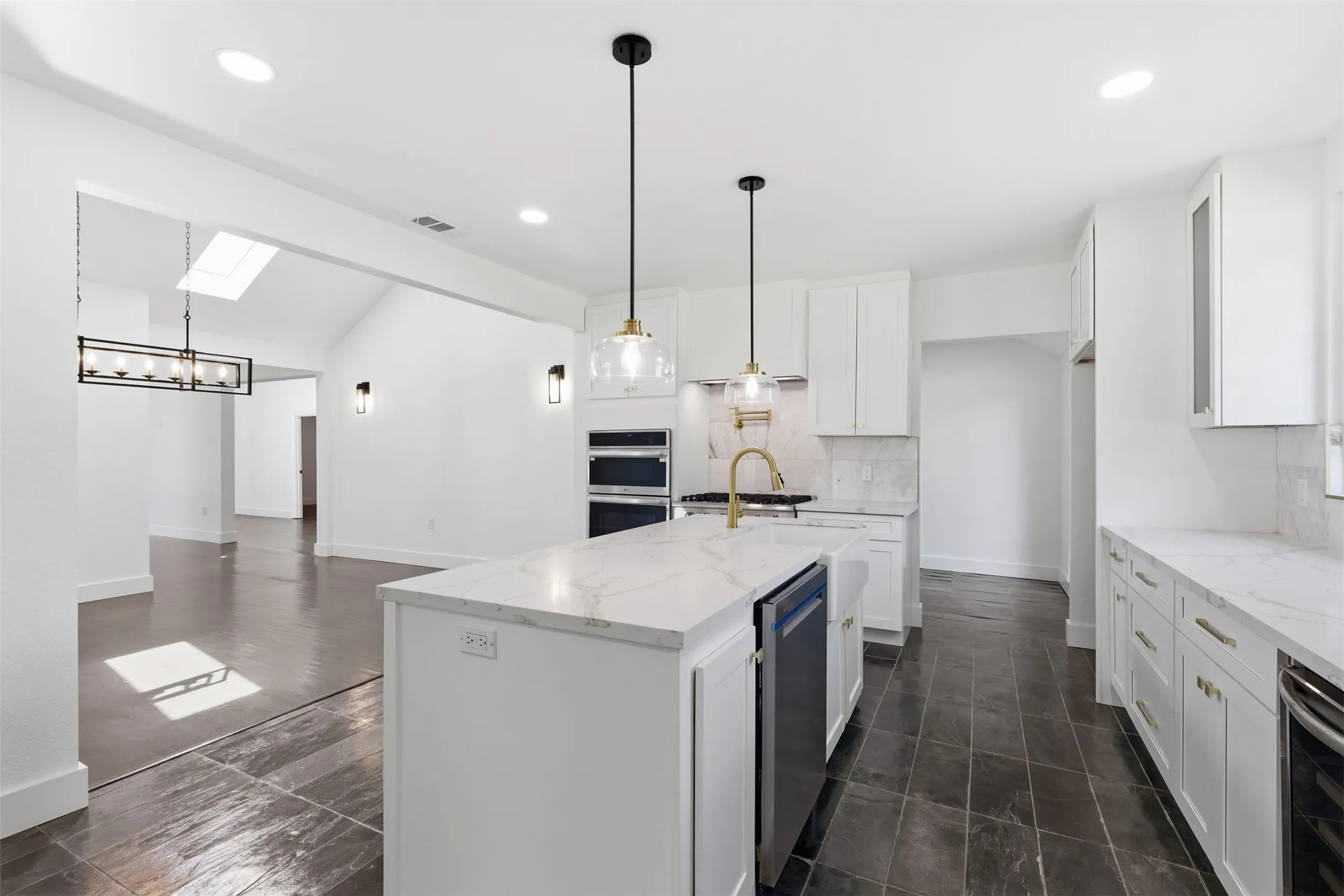 Single Family Residence For Sale in Dallas County , 1407 Tranquilla Drive, Dallas, Texas 75218, 4 Bedroom, 5 Bathroom, 2 Garage spaces, 4,397 Sqft, built in 1945, mls#21333737, Real Estate Agent in Dallas, Homes For Sale in Dallas county, Homes For Sale in Dallas, Realtor in Dallas Texas, Real Estate Brokerage Independent Realty Texas, Luminita Cordes Realtor