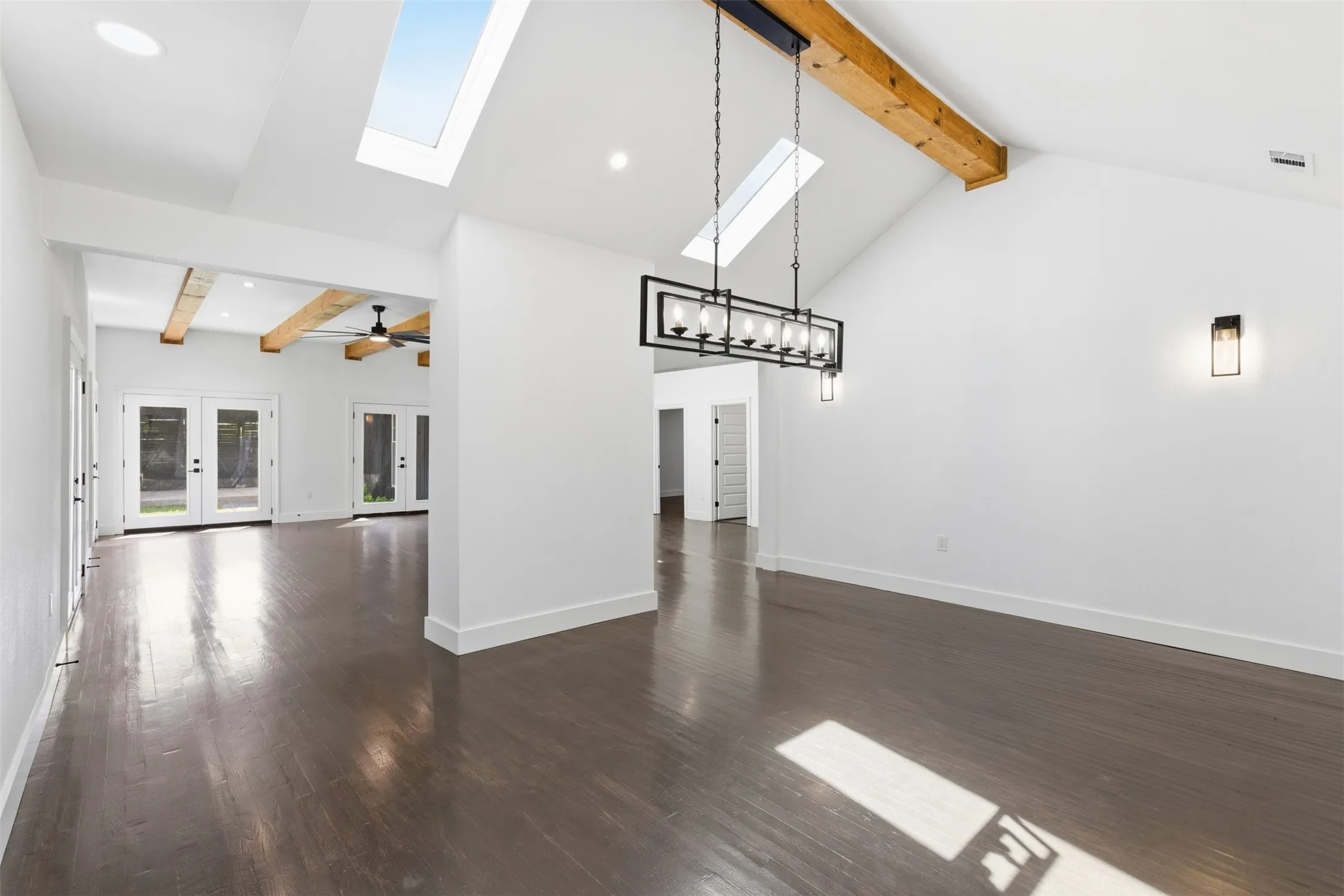 Single Family Residence For Sale in Dallas County , 1407 Tranquilla Drive, Dallas, Texas 75218, 4 Bedroom, 5 Bathroom, 2 Garage spaces, 4,397 Sqft, built in 1945, mls#21333737, Real Estate Agent in Dallas, Homes For Sale in Dallas county, Homes For Sale in Dallas, Realtor in Dallas Texas, Real Estate Brokerage Independent Realty Texas, Luminita Cordes Realtor