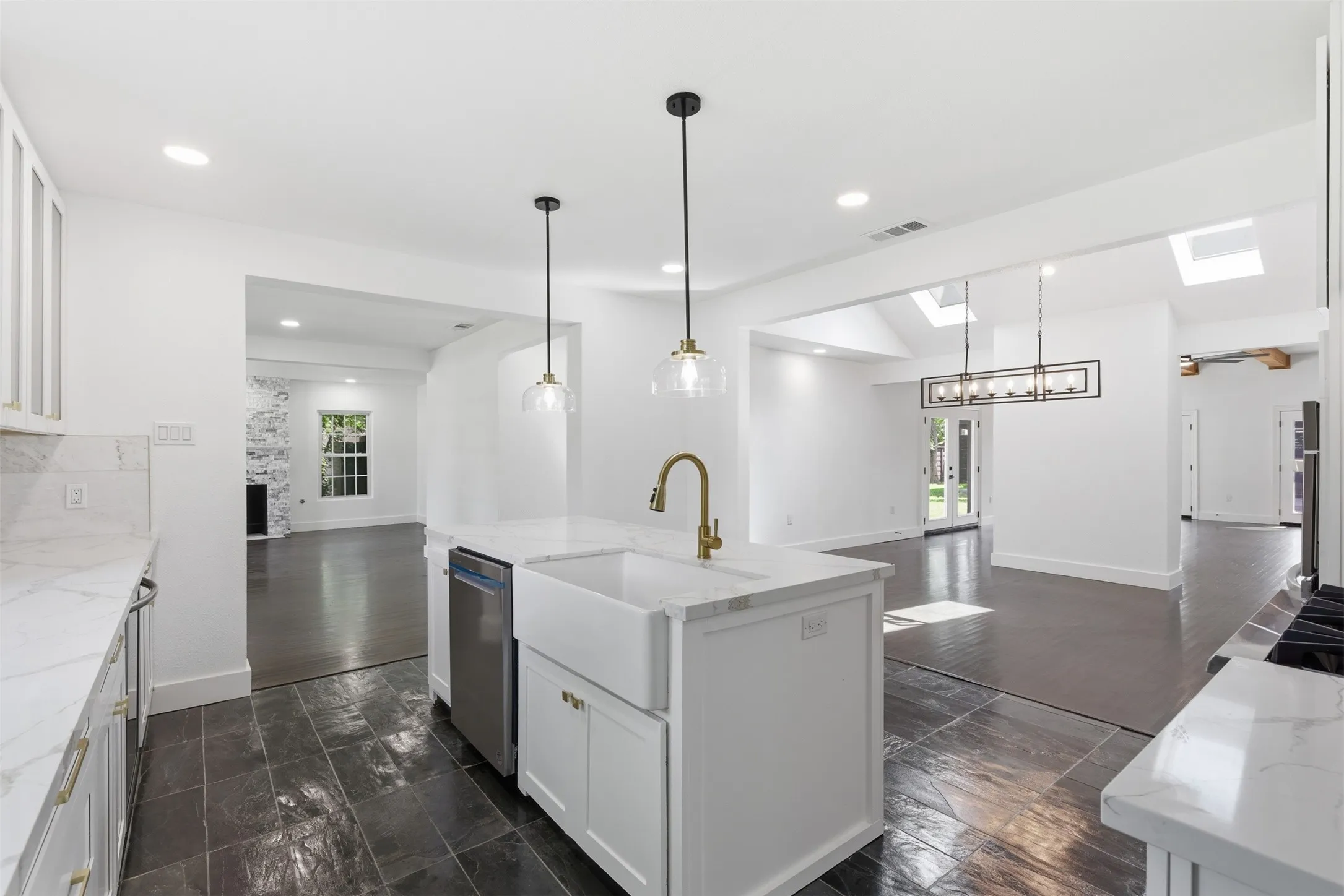 Single Family Residence For Sale in Dallas County , 1407 Tranquilla Drive, Dallas, Texas 75218, 4 Bedroom, 5 Bathroom, 2 Garage spaces, 4,397 Sqft, built in 1945, mls#21333737, Real Estate Agent in Dallas, Homes For Sale in Dallas county, Homes For Sale in Dallas, Realtor in Dallas Texas, Real Estate Brokerage Independent Realty Texas, Luminita Cordes Realtor