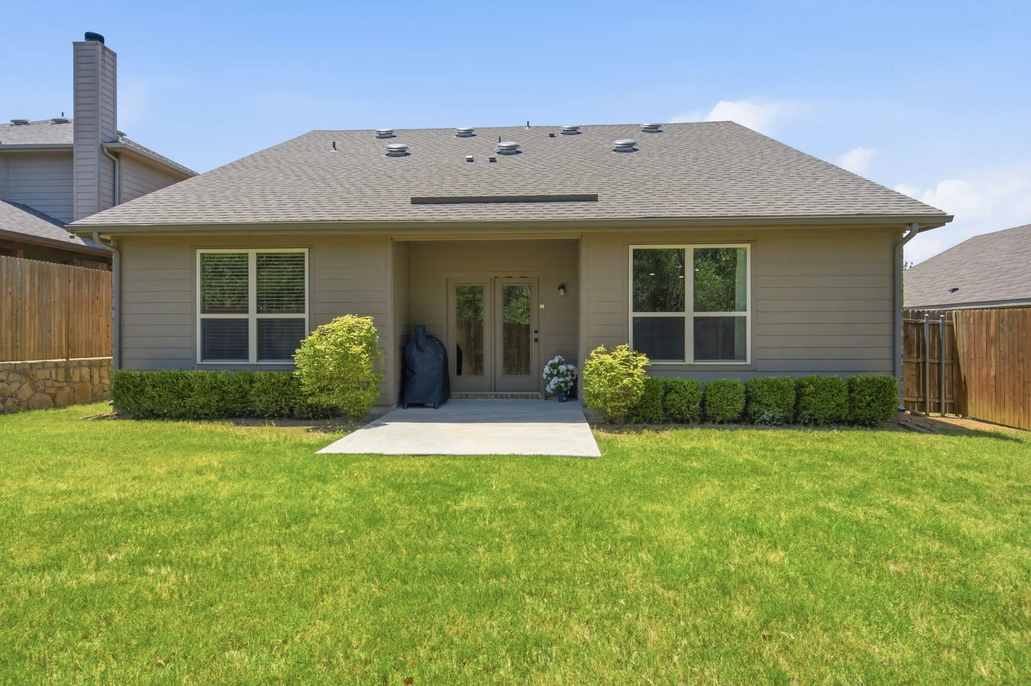 Single Family Residence For Sale in Denton County , 5005 Marina Drive, Denton, Texas 76208, 4 Bedroom, 3 Bathroom, 2 Garage spaces, 2,608 Sqft, built in 2015, mls#21333268, Real Estate Agent in Denton, Homes For Sale in Denton county, Homes For Sale in Denton, Realtor in Denton Texas, Real Estate Brokerage Independent Realty Texas, Luminita Cordes Realtor