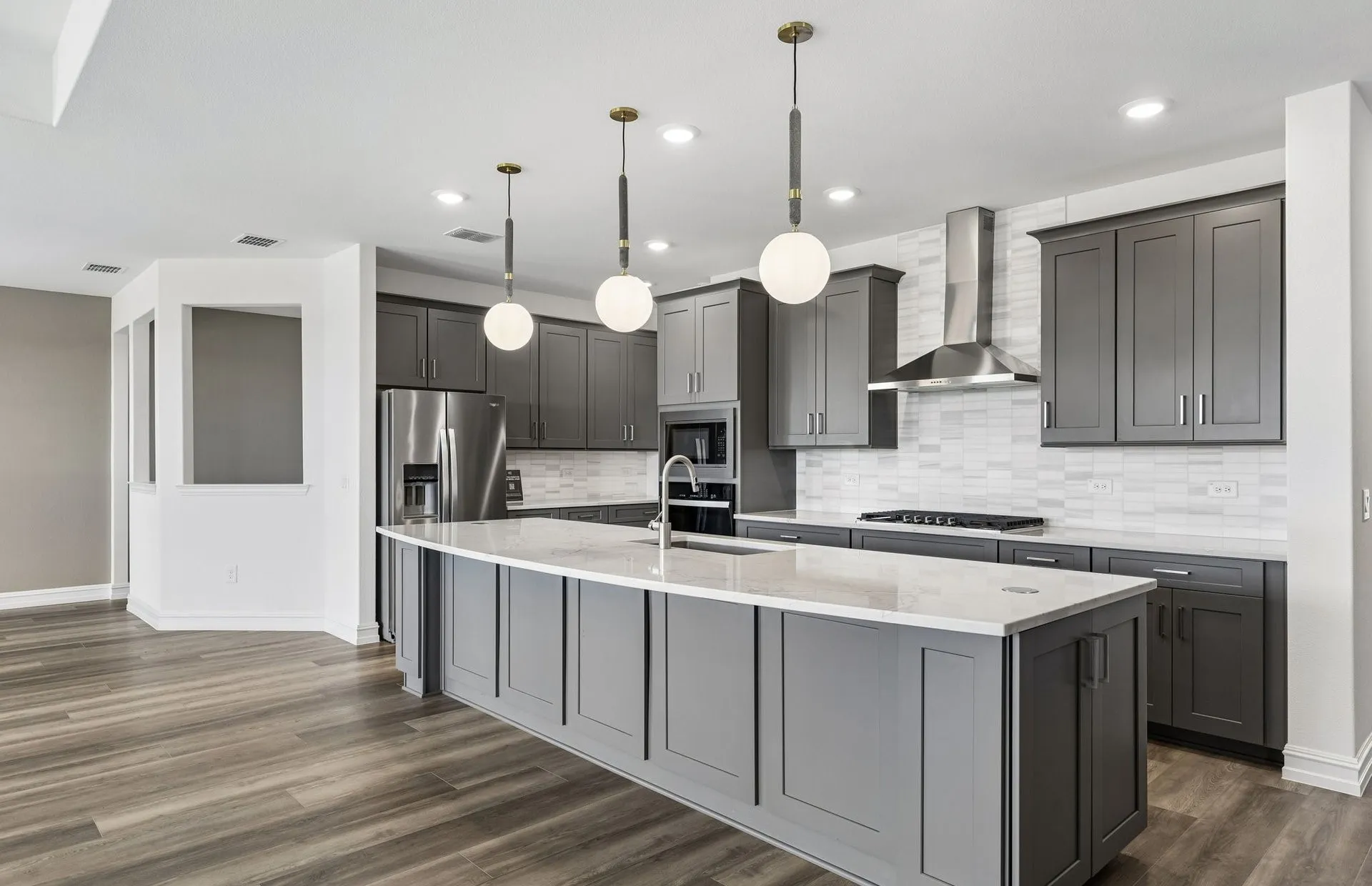 Beautiful pendent lighting in kitchen
