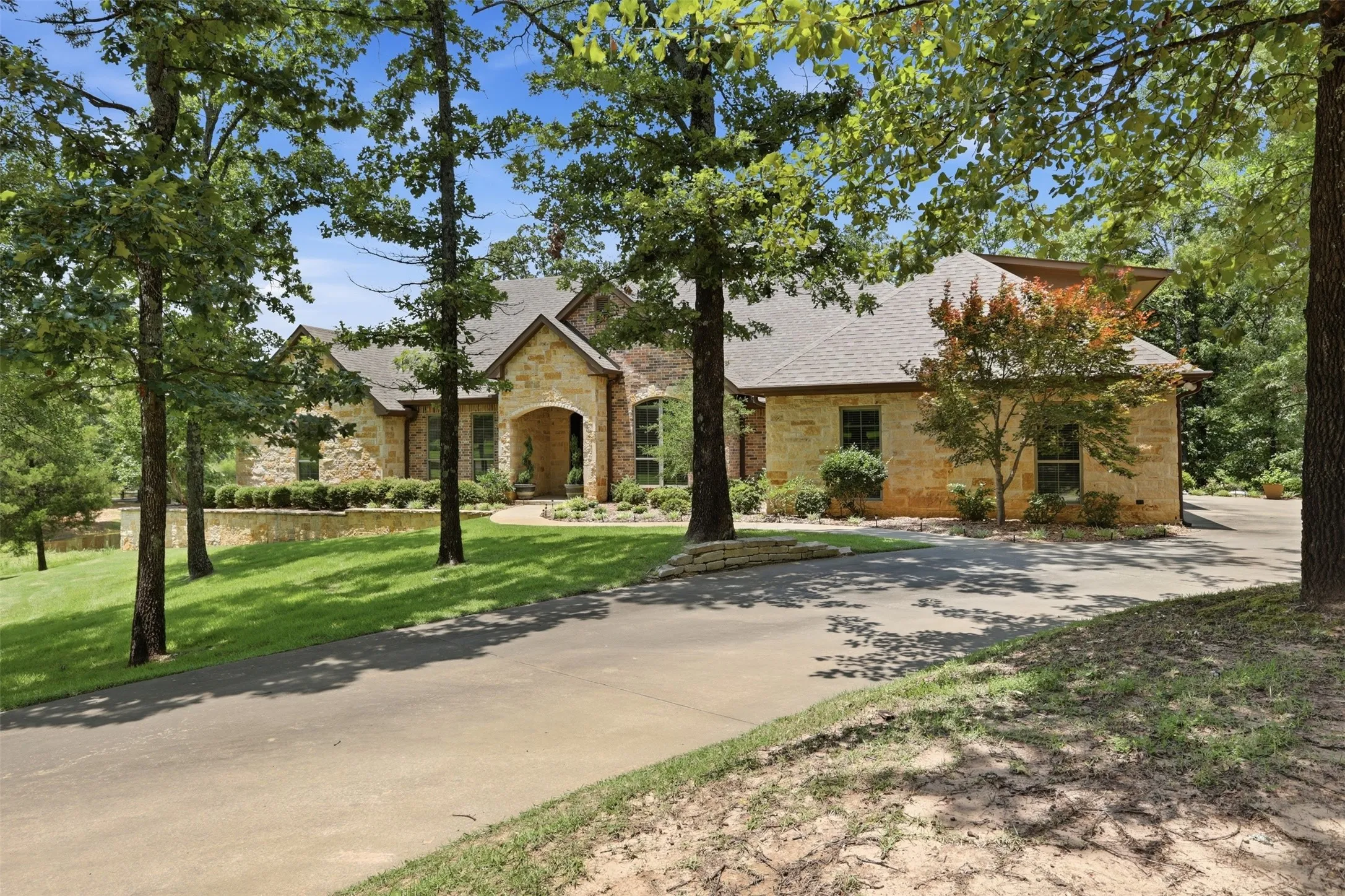 Single Family Residence For Sale in Hopkins County , 118 Katie Ridge, Sulphur Springs, Texas 75482, 4 Bedroom, 3 Bathroom, 3 Garage spaces, 3,243 Sqft, built in 2016, mls#21333595, Real Estate Agent in Sulphur Springs, Homes For Sale in Hopkins county, Homes For Sale in Sulphur Springs, Realtor in Sulphur Springs Texas, Real Estate Brokerage Independent Realty Texas, Luminita Cordes Realtor