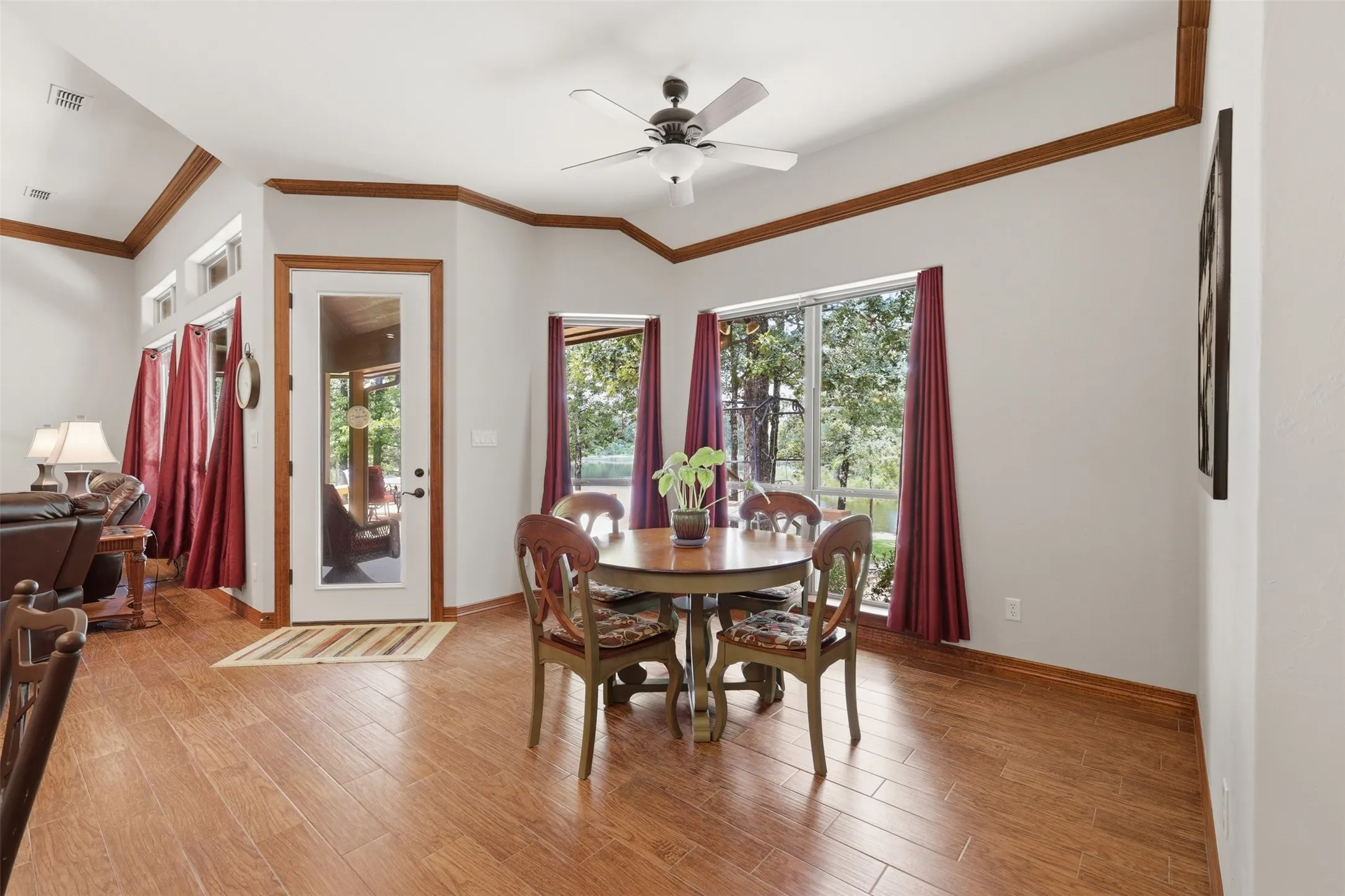 Single Family Residence For Sale in Hopkins County , 118 Katie Ridge, Sulphur Springs, Texas 75482, 4 Bedroom, 3 Bathroom, 3 Garage spaces, 3,243 Sqft, built in 2016, mls#21333595, Real Estate Agent in Sulphur Springs, Homes For Sale in Hopkins county, Homes For Sale in Sulphur Springs, Realtor in Sulphur Springs Texas, Real Estate Brokerage Independent Realty Texas, Luminita Cordes Realtor