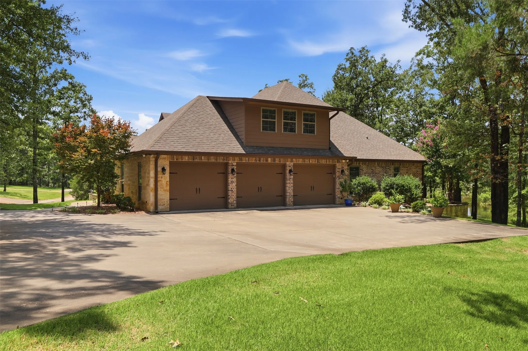 Single Family Residence For Sale in Hopkins County , 118 Katie Ridge, Sulphur Springs, Texas 75482, 4 Bedroom, 3 Bathroom, 3 Garage spaces, 3,243 Sqft, built in 2016, mls#21333595, Real Estate Agent in Sulphur Springs, Homes For Sale in Hopkins county, Homes For Sale in Sulphur Springs, Realtor in Sulphur Springs Texas, Real Estate Brokerage Independent Realty Texas, Luminita Cordes Realtor