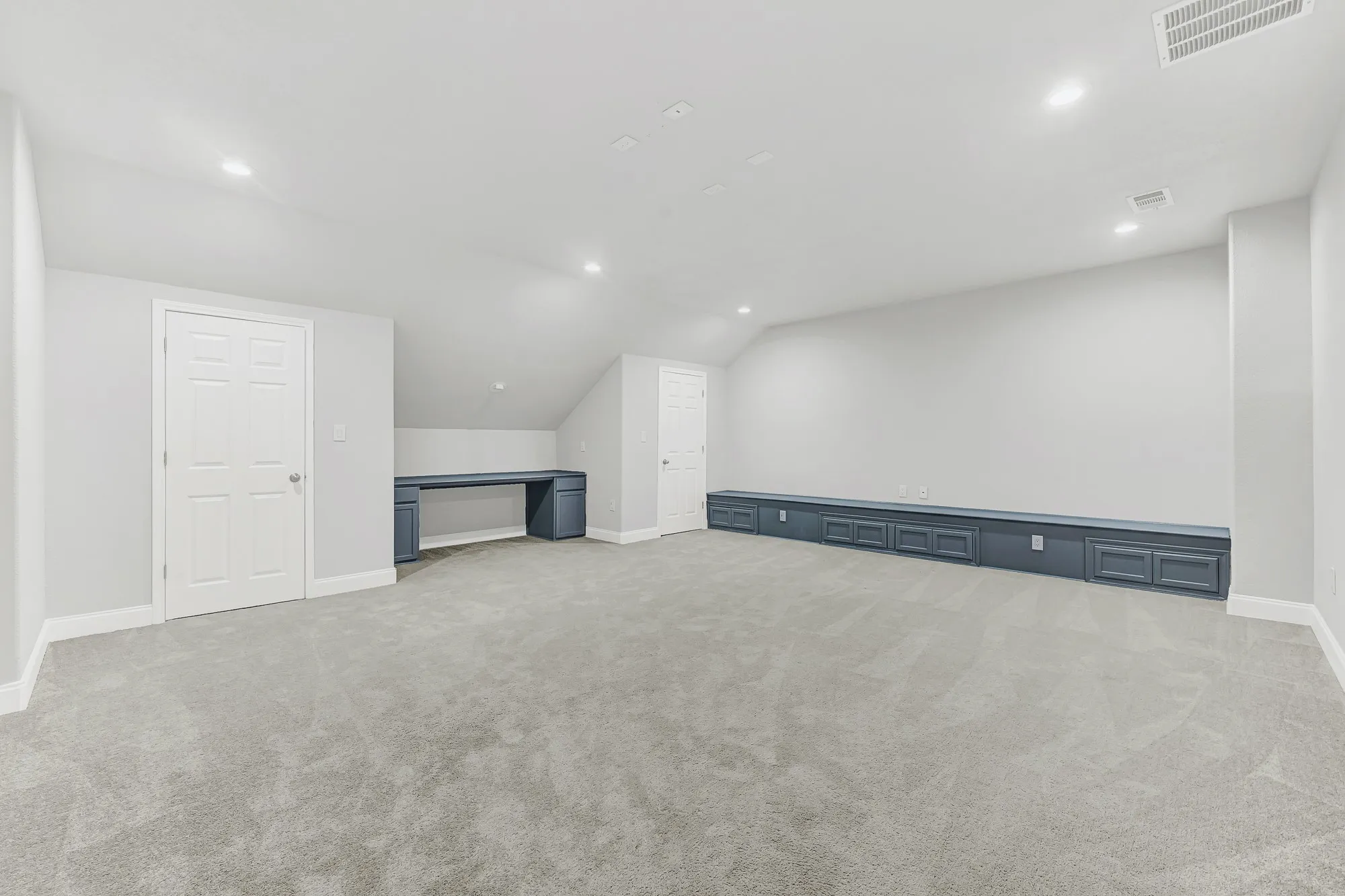Single Family Residence For Sale in Dallas County , 295 Crystal Cove, Sunnyvale, Texas 75182, 6 Bedroom, 6 Bathroom, 3 Garage spaces, 4,800 Sqft, built in 2020, mls#21326828, Real Estate Agent in Sunnyvale, Homes For Sale in Dallas county, Homes For Sale in Sunnyvale, Realtor in Sunnyvale Texas, Real Estate Brokerage Independent Realty Texas, Luminita Cordes Realtor