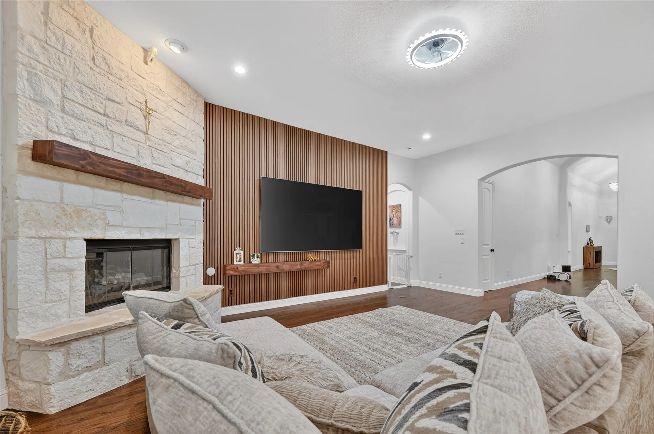 Single Family Residence For Rent in Collin County , 400 Trailside Drive, Prosper, Texas 75078, 4 Bedroom, 3 Bathroom, 3 Garage spaces, 3,028 Sqft, built in 2014, mls#21333725, Real Estate Agent in Prosper, Homes For Rent in Collin county, Homes For Rent in Prosper, Realtor in Prosper Texas, Real Estate Brokerage Independent Realty Texas, Luminita Cordes Realtor