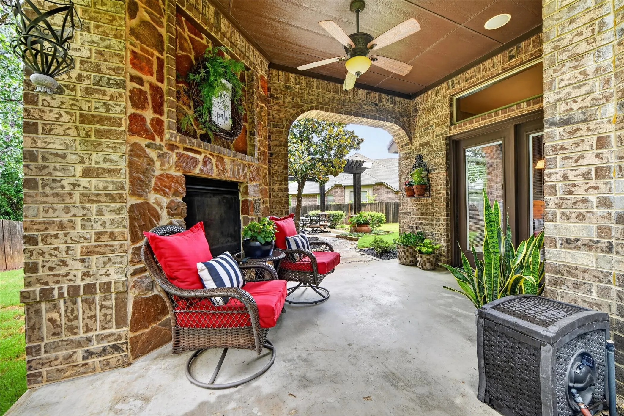 Single Family Residence For Sale in Johnson County , 1200 Madera Drive, Burleson, Texas 76028, 4 Bedroom, 4 Bathroom, 3 Garage spaces, 3,732 Sqft, built in 2010, mls#21331330, Real Estate Agent in Burleson, Homes For Sale in Johnson county, Homes For Sale in Burleson, Realtor in Burleson Texas, Real Estate Brokerage Independent Realty Texas, Luminita Cordes Realtor