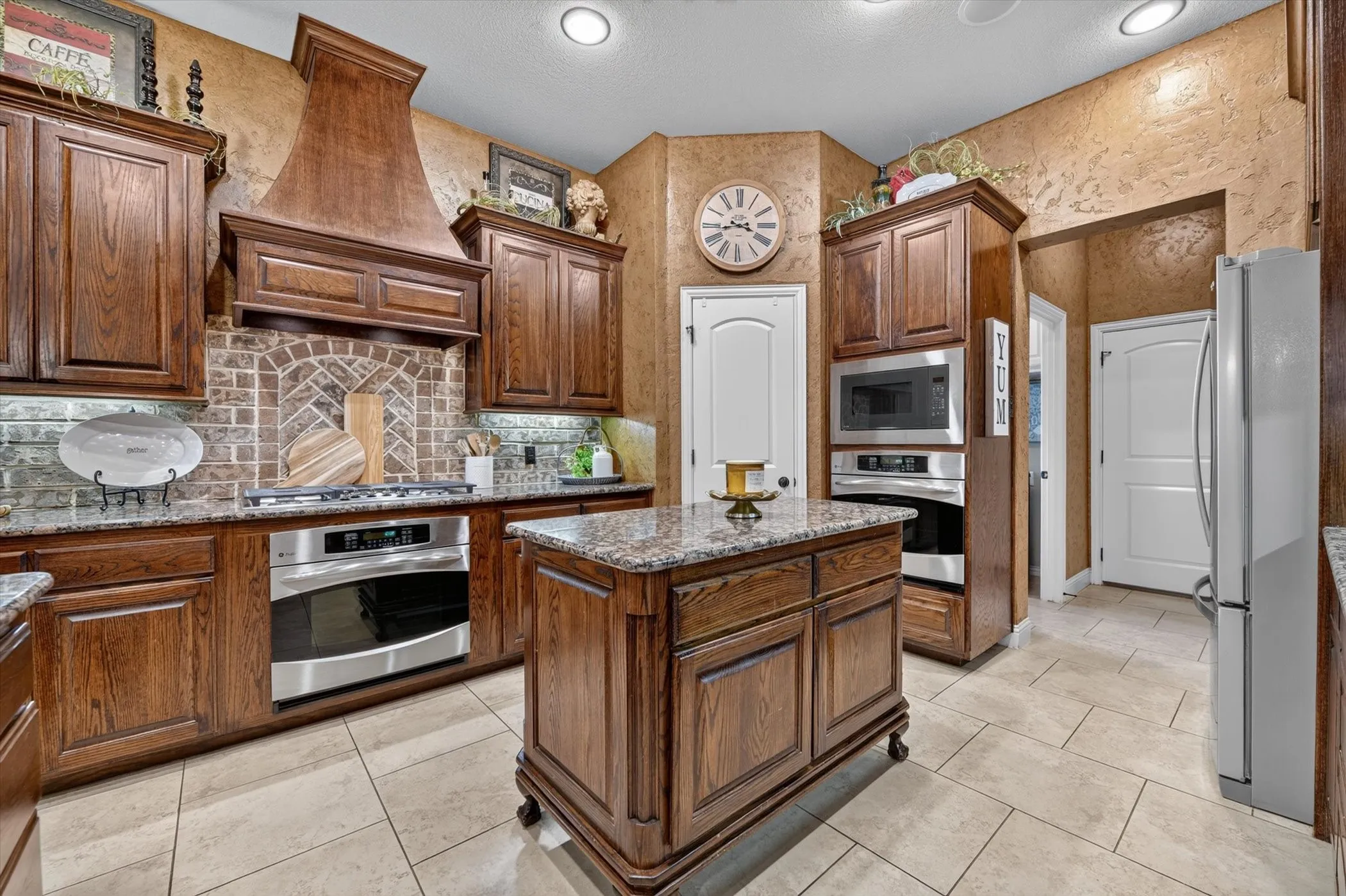 Single Family Residence For Sale in Johnson County , 1200 Madera Drive, Burleson, Texas 76028, 4 Bedroom, 4 Bathroom, 3 Garage spaces, 3,732 Sqft, built in 2010, mls#21331330, Real Estate Agent in Burleson, Homes For Sale in Johnson county, Homes For Sale in Burleson, Realtor in Burleson Texas, Real Estate Brokerage Independent Realty Texas, Luminita Cordes Realtor