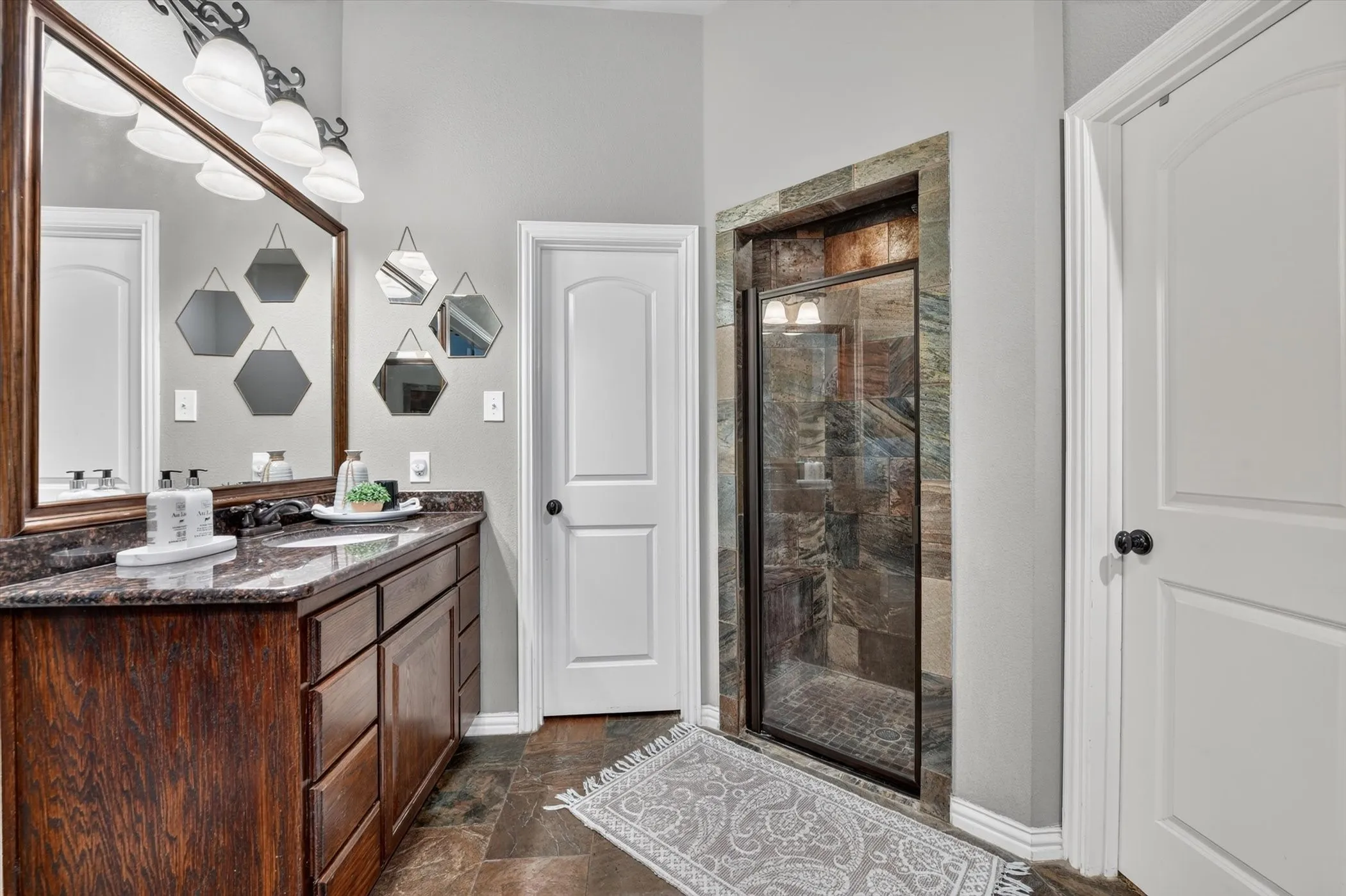 Single Family Residence For Sale in Johnson County , 1200 Madera Drive, Burleson, Texas 76028, 4 Bedroom, 4 Bathroom, 3 Garage spaces, 3,732 Sqft, built in 2010, mls#21331330, Real Estate Agent in Burleson, Homes For Sale in Johnson county, Homes For Sale in Burleson, Realtor in Burleson Texas, Real Estate Brokerage Independent Realty Texas, Luminita Cordes Realtor