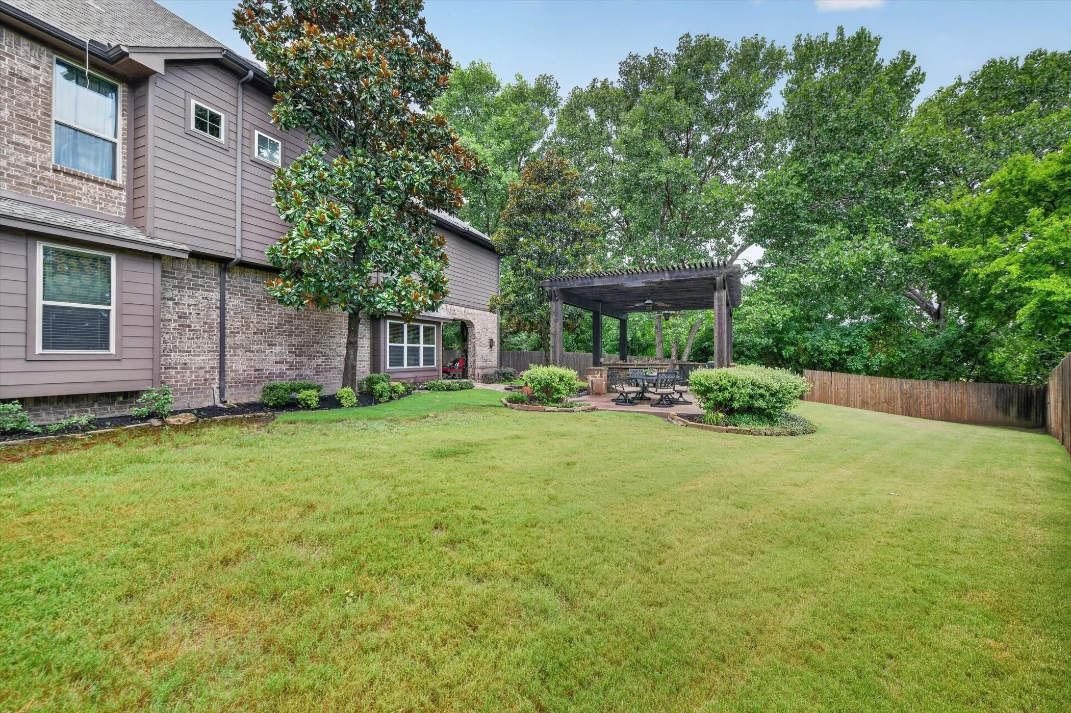Single Family Residence For Sale in Johnson County , 1200 Madera Drive, Burleson, Texas 76028, 4 Bedroom, 4 Bathroom, 3 Garage spaces, 3,732 Sqft, built in 2010, mls#21331330, Real Estate Agent in Burleson, Homes For Sale in Johnson county, Homes For Sale in Burleson, Realtor in Burleson Texas, Real Estate Brokerage Independent Realty Texas, Luminita Cordes Realtor