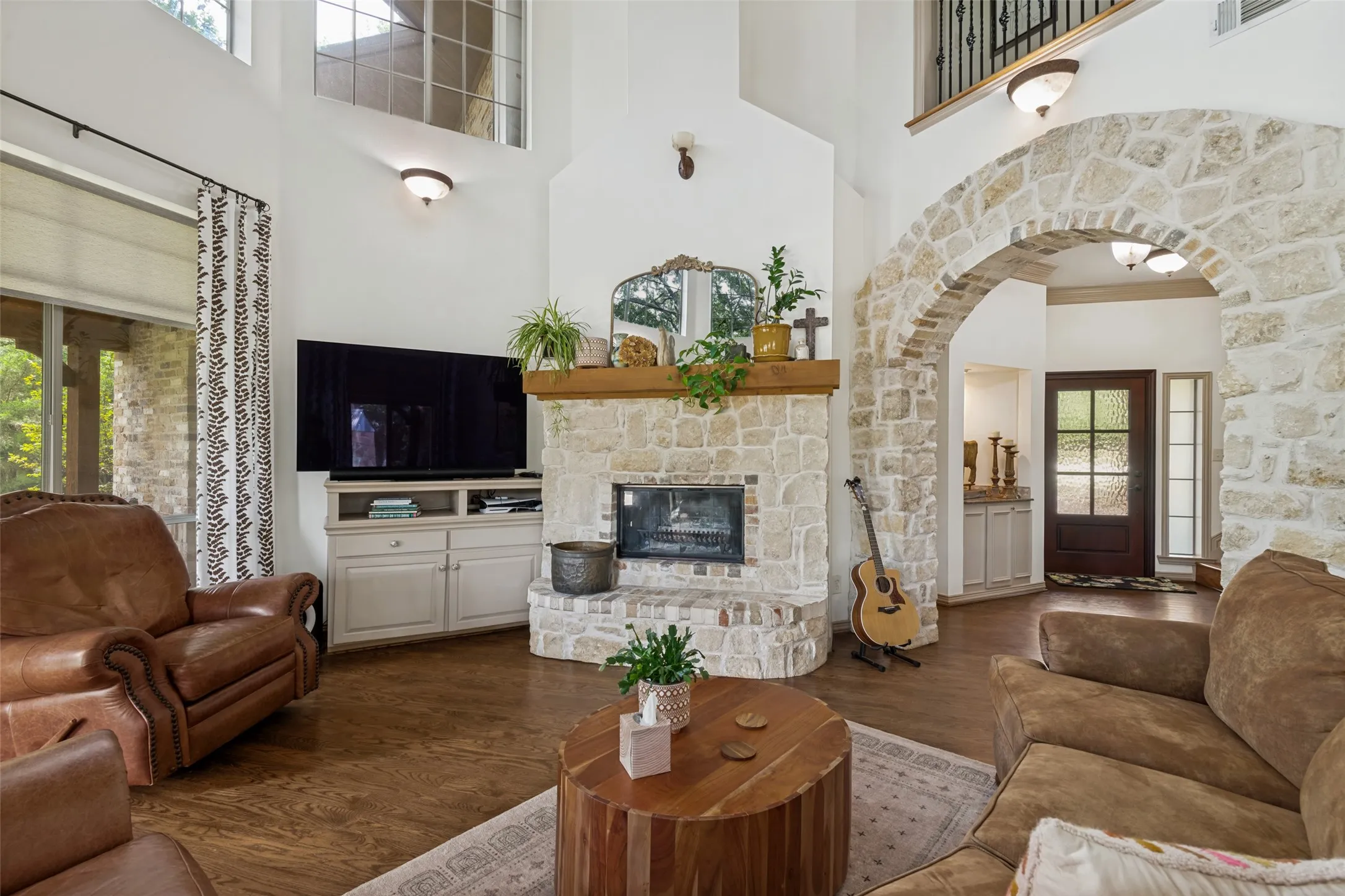 Single Family Residence For Sale in Hunt County , 9011 Texas Trail, Terrell, Texas 75160, 3 Bedroom, 3 Bathroom, 3 Garage spaces, 2,863 Sqft, built in 2003, mls#21307702, Real Estate Agent in Terrell, Homes For Sale in Hunt county, Homes For Sale in Terrell, Realtor in Terrell Texas, Real Estate Brokerage Independent Realty Texas, Luminita Cordes Realtor