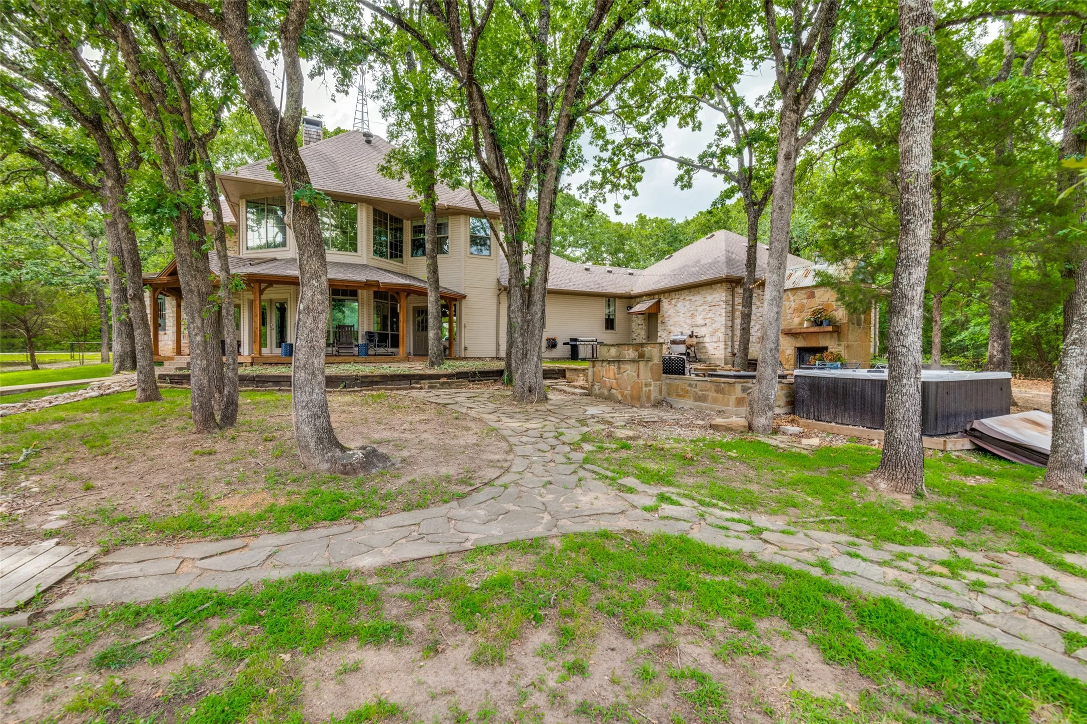 Single Family Residence For Sale in Hunt County , 9011 Texas Trail, Terrell, Texas 75160, 3 Bedroom, 3 Bathroom, 3 Garage spaces, 2,863 Sqft, built in 2003, mls#21307702, Real Estate Agent in Terrell, Homes For Sale in Hunt county, Homes For Sale in Terrell, Realtor in Terrell Texas, Real Estate Brokerage Independent Realty Texas, Luminita Cordes Realtor